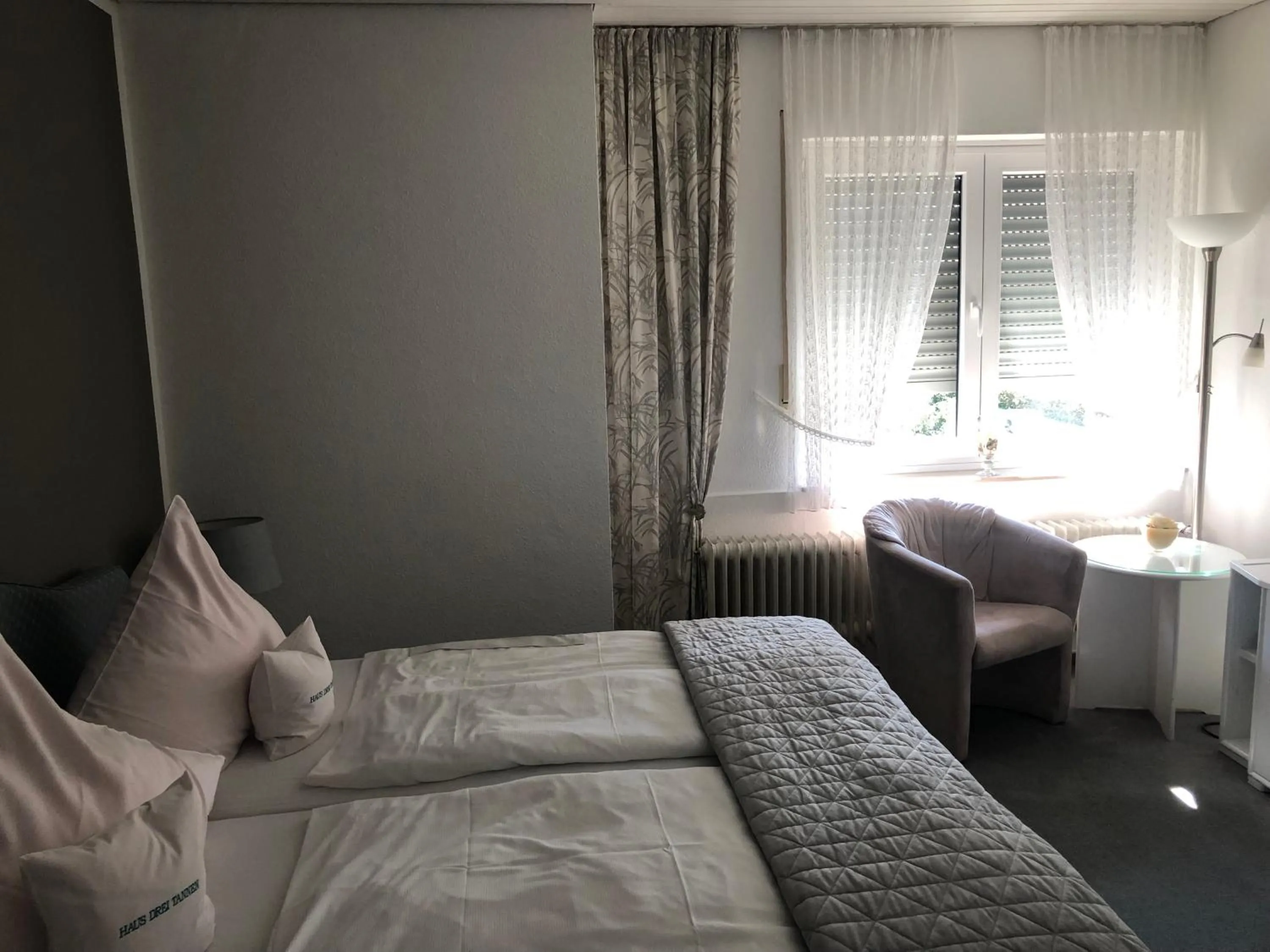 Photo of the whole room, Bed in Haus Drei Tannen