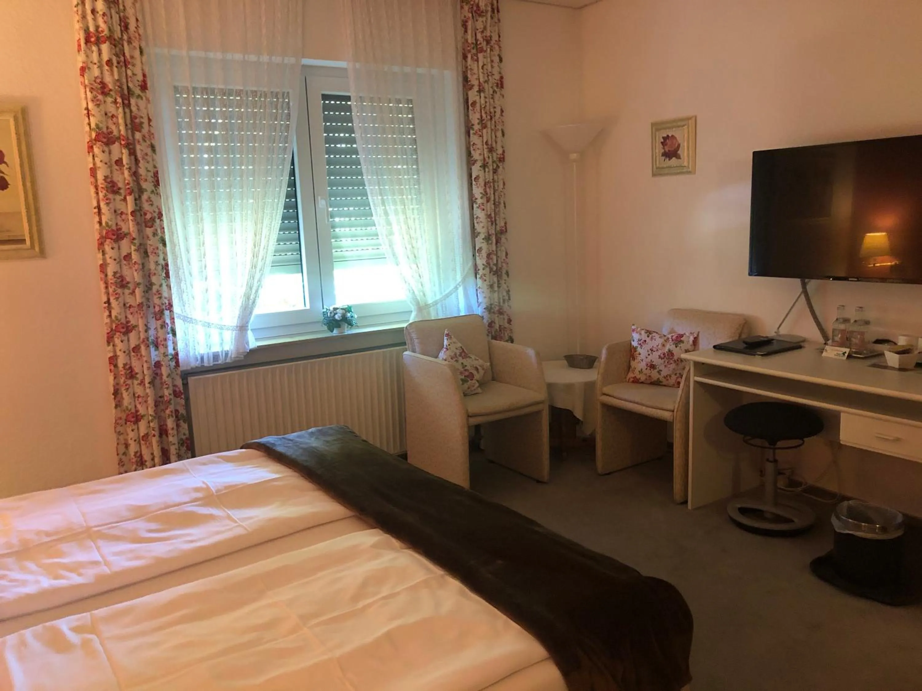 Photo of the whole room, Bed in Haus Drei Tannen