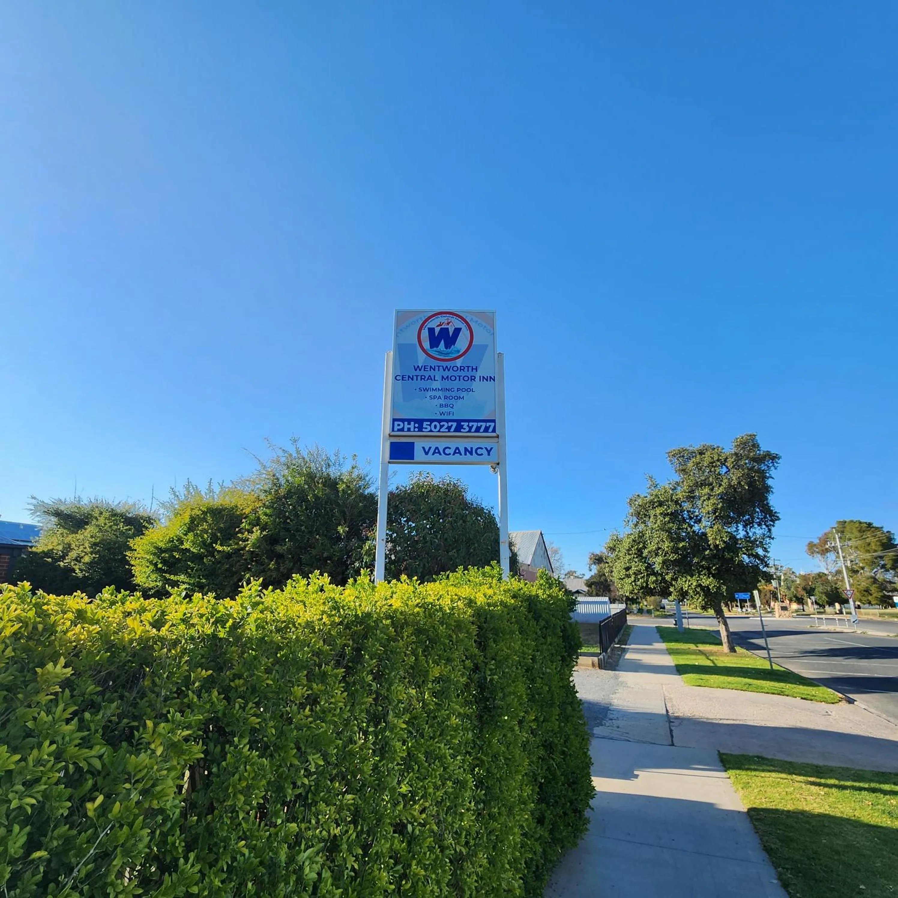 Swimming pool in Wentworth Central Motor Inn