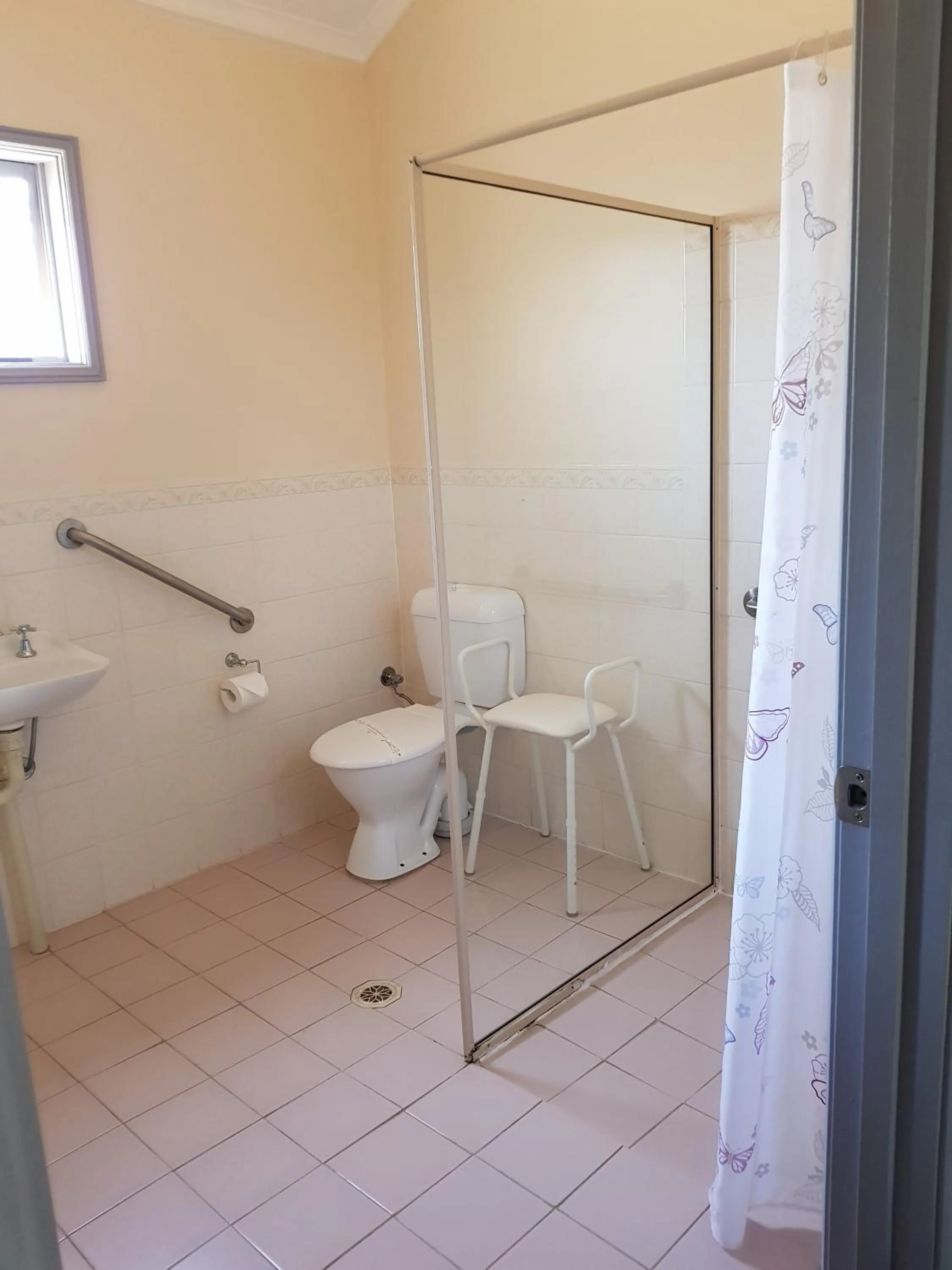 Toilet in Wentworth Central Motor Inn