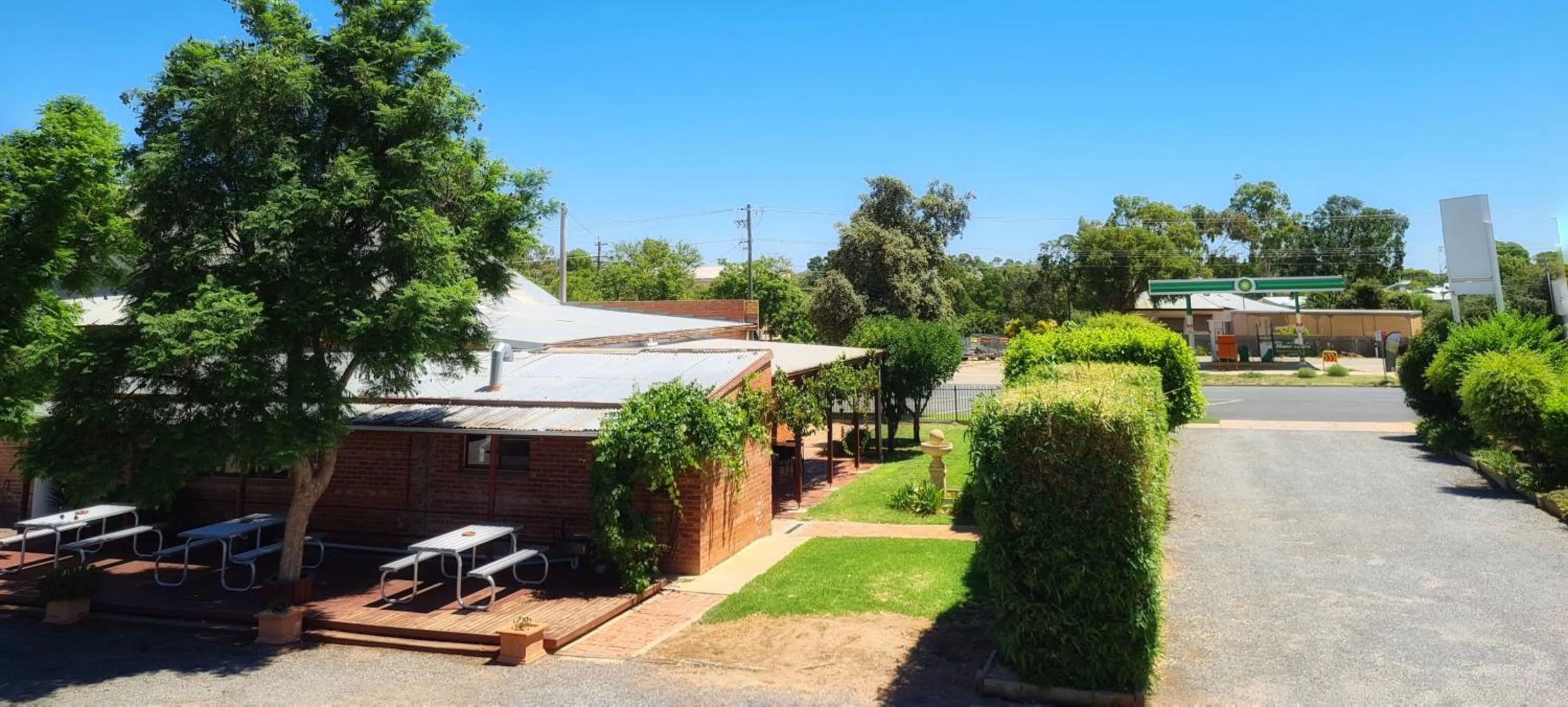 Property building in Wentworth Central Motor Inn