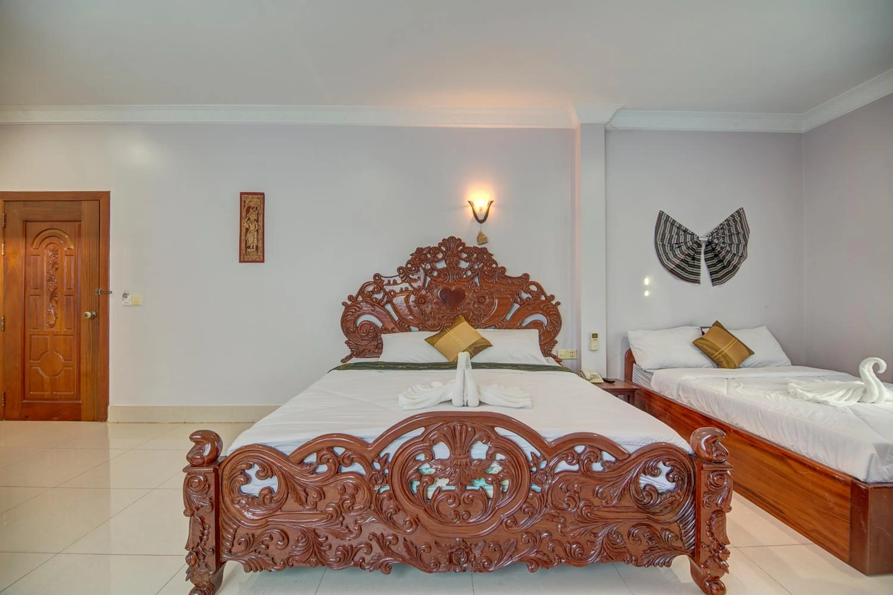Photo of the whole room, Bed in DV Angkor Villa