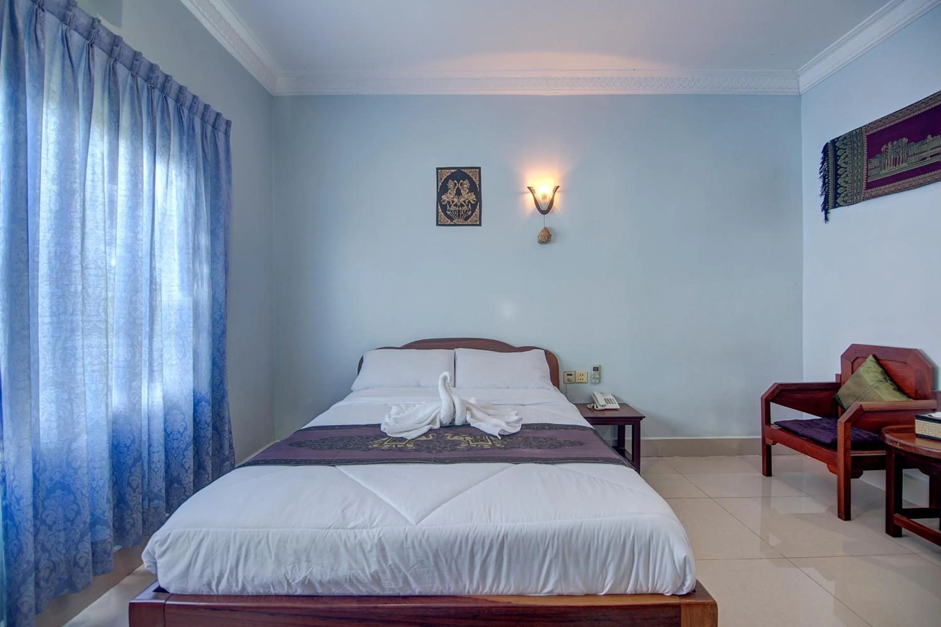 Photo of the whole room, Bed in DV Angkor Villa