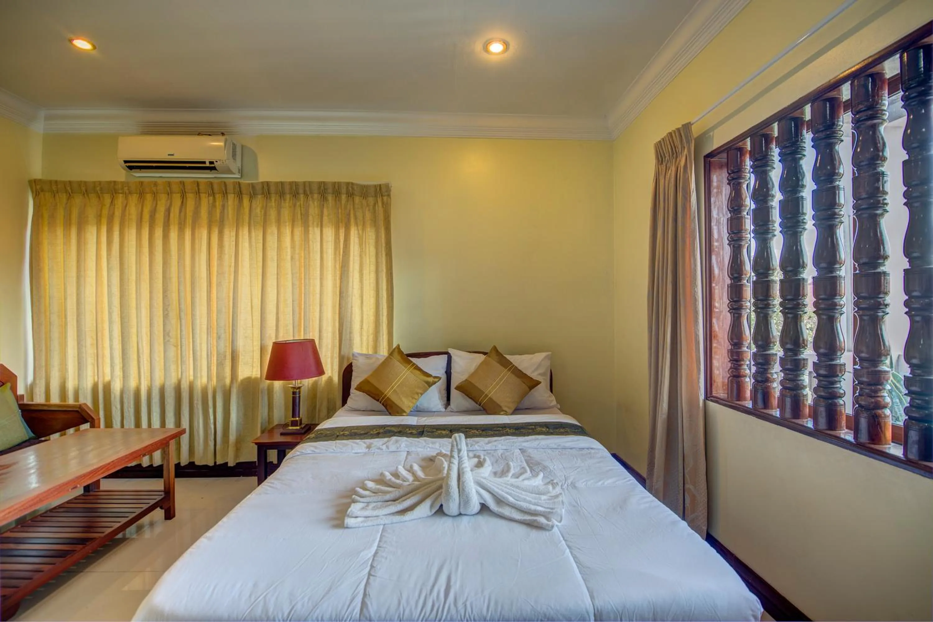 Photo of the whole room, Bed in DV Angkor Villa