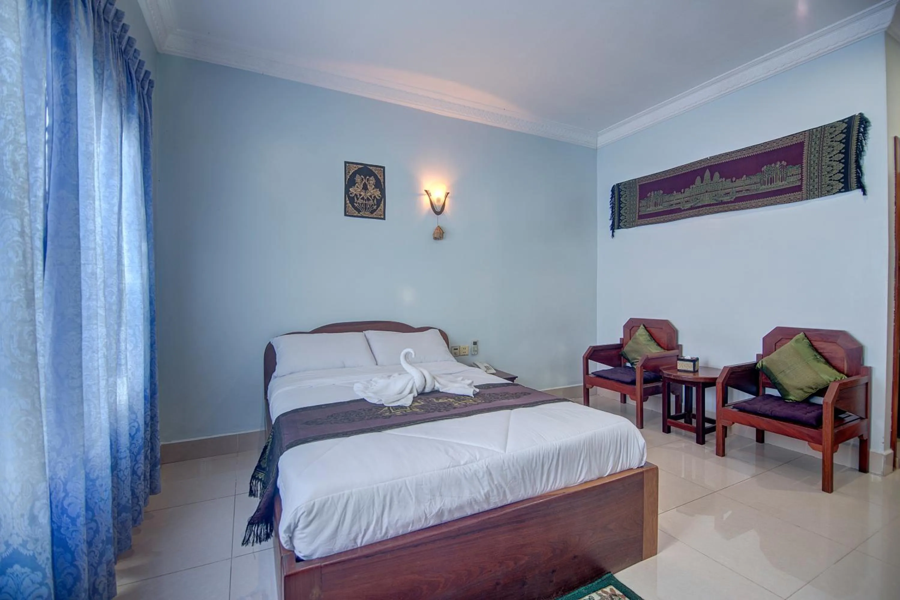 Photo of the whole room, Bed in DV Angkor Villa