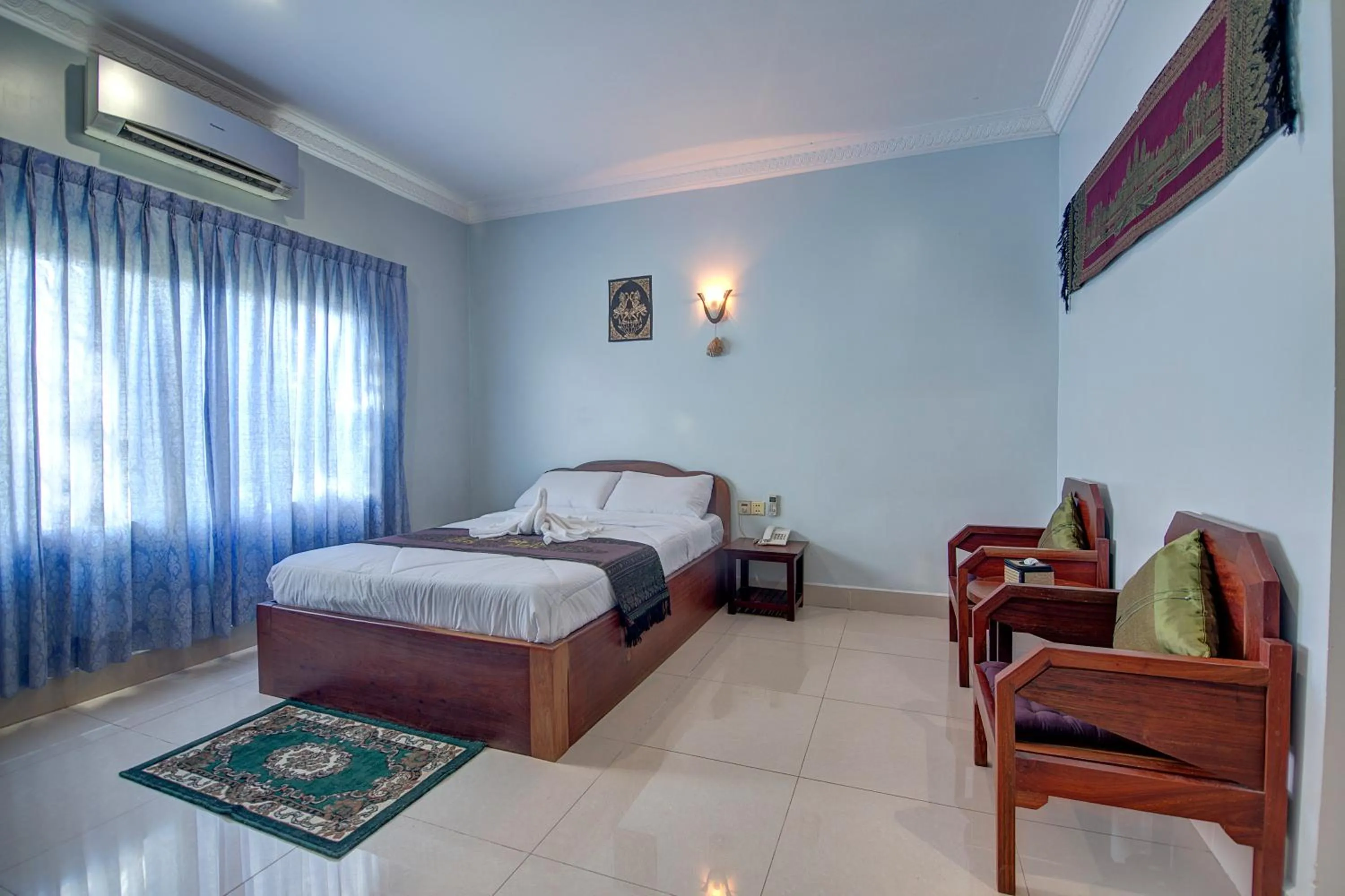 Photo of the whole room, Bed in DV Angkor Villa