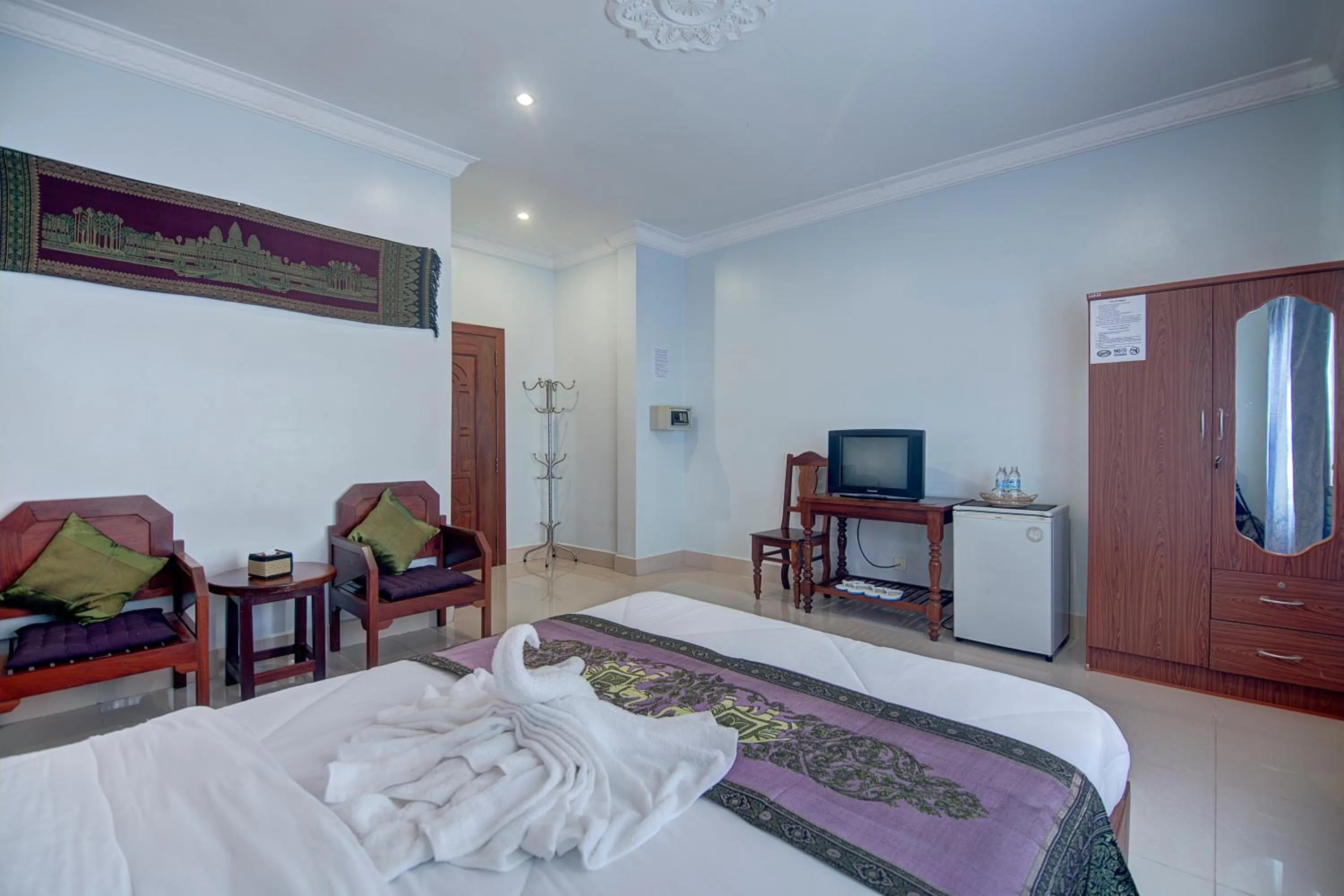 Photo of the whole room, Bed in DV Angkor Villa