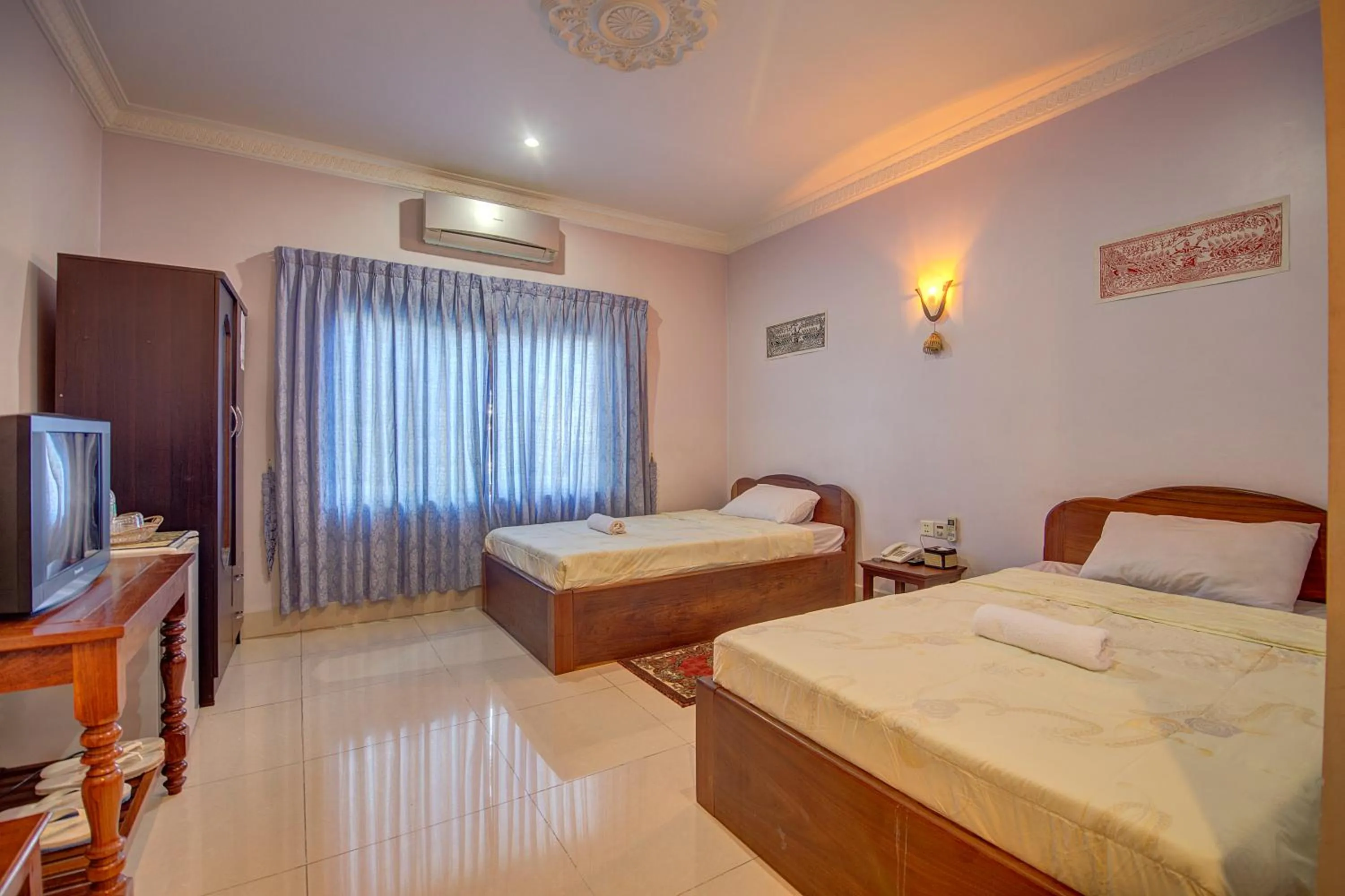 Photo of the whole room, Bed in DV Angkor Villa