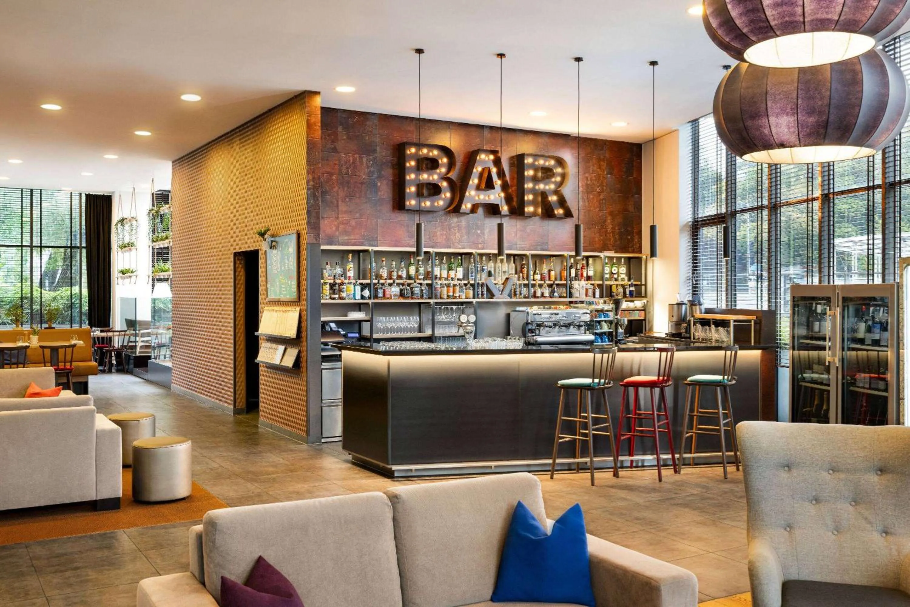 Lounge or bar in Vienna House Easy by Wyndham Katowice