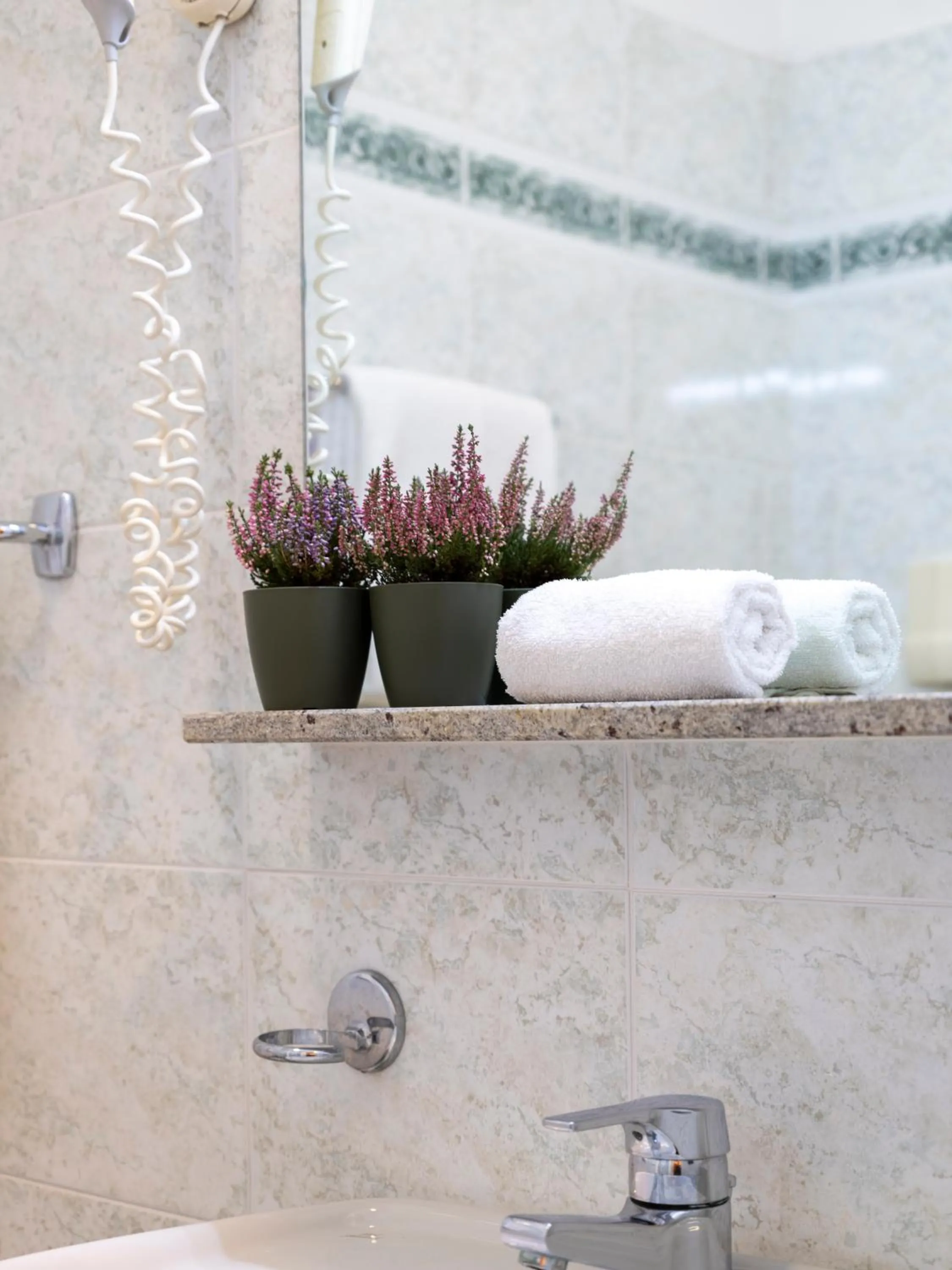 Bathroom in Hotel Embassy