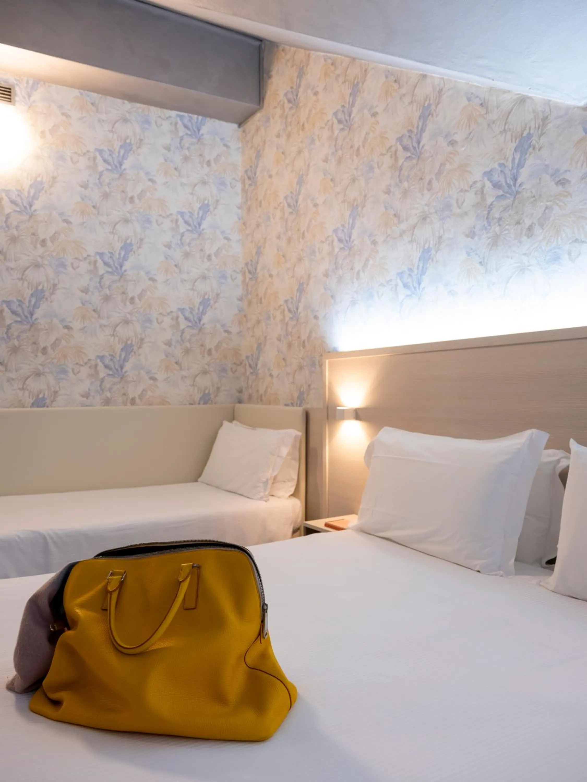 Bedroom, Bed in Hotel Embassy