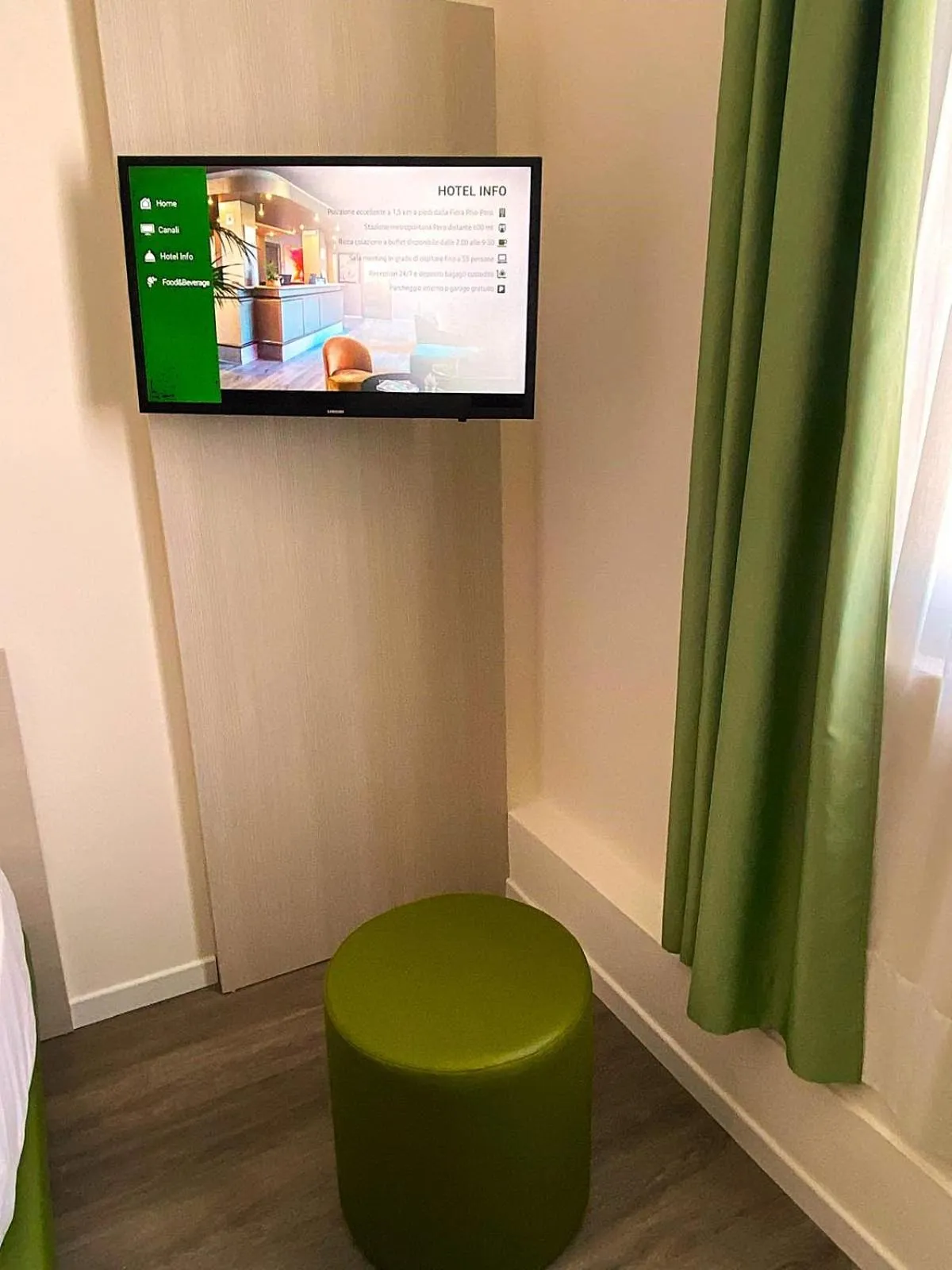 TV and multimedia in Hotel Embassy