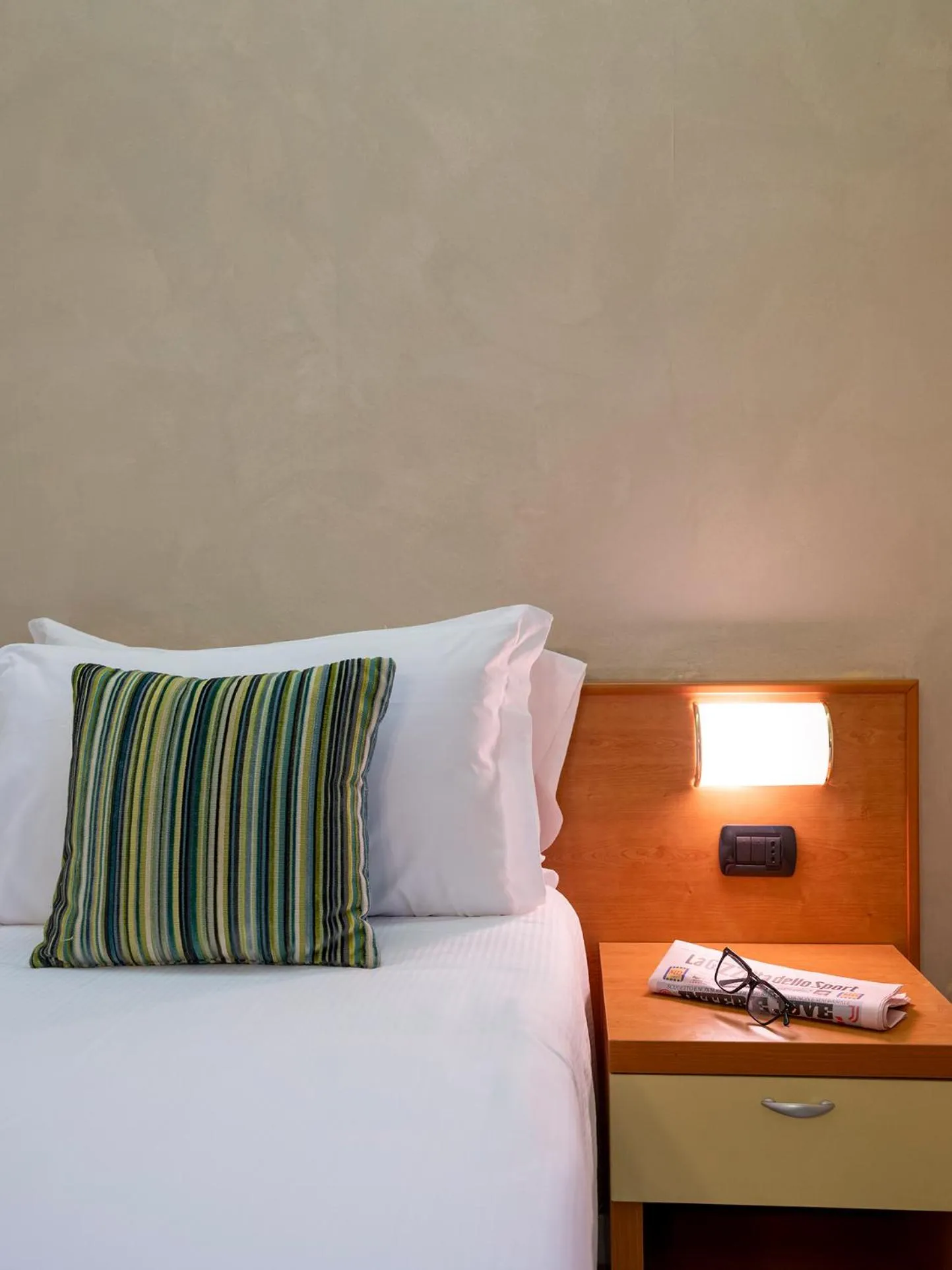 Bed in Hotel Embassy