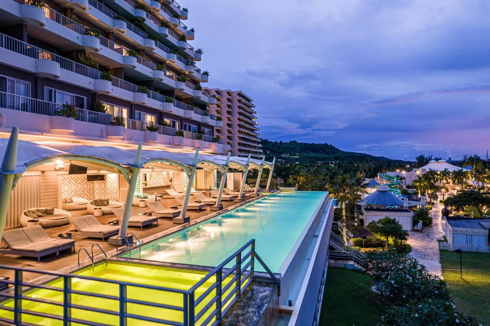 Swimming pool in Kensington Hotel Saipan