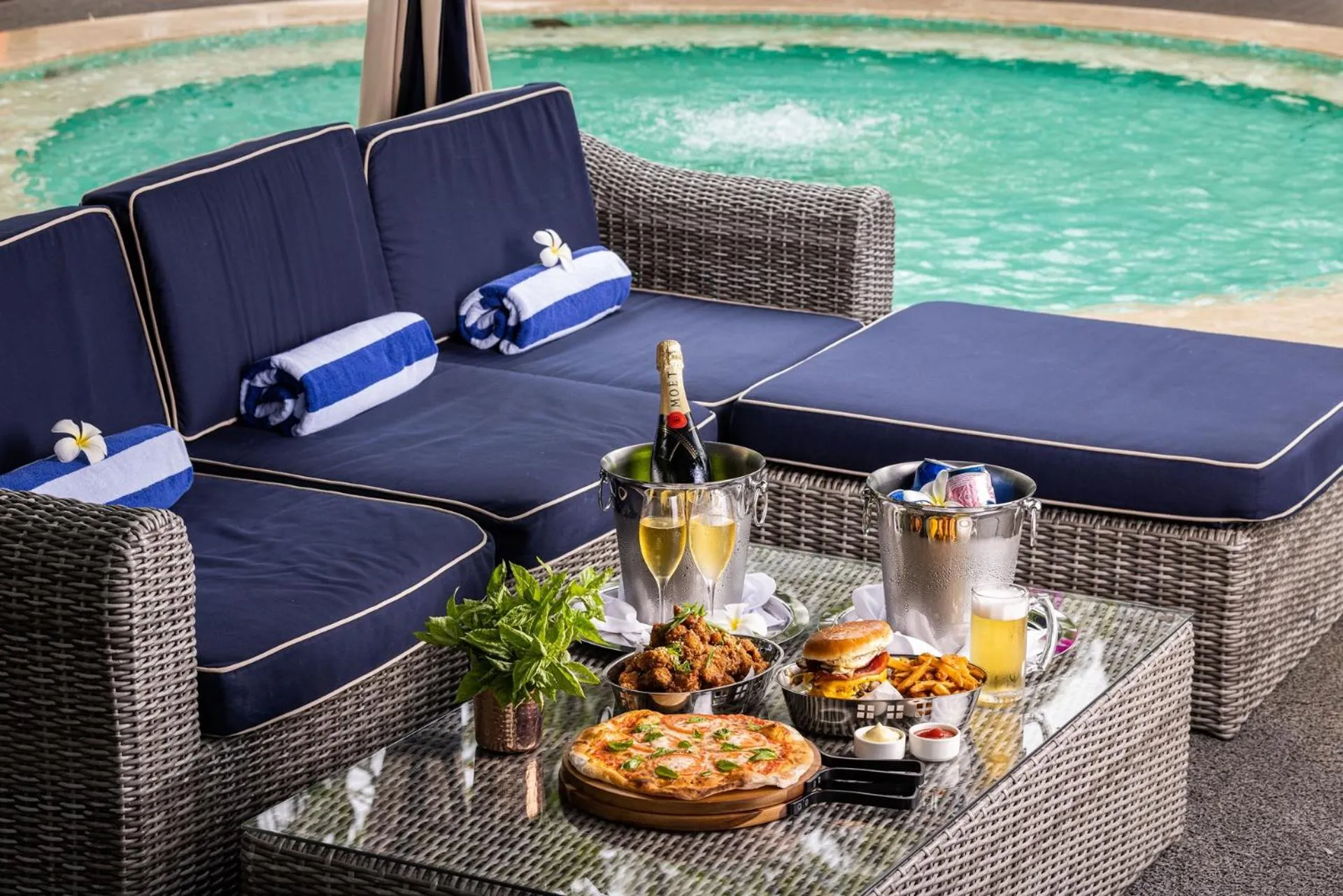 Lounge or bar in Kensington Hotel Saipan