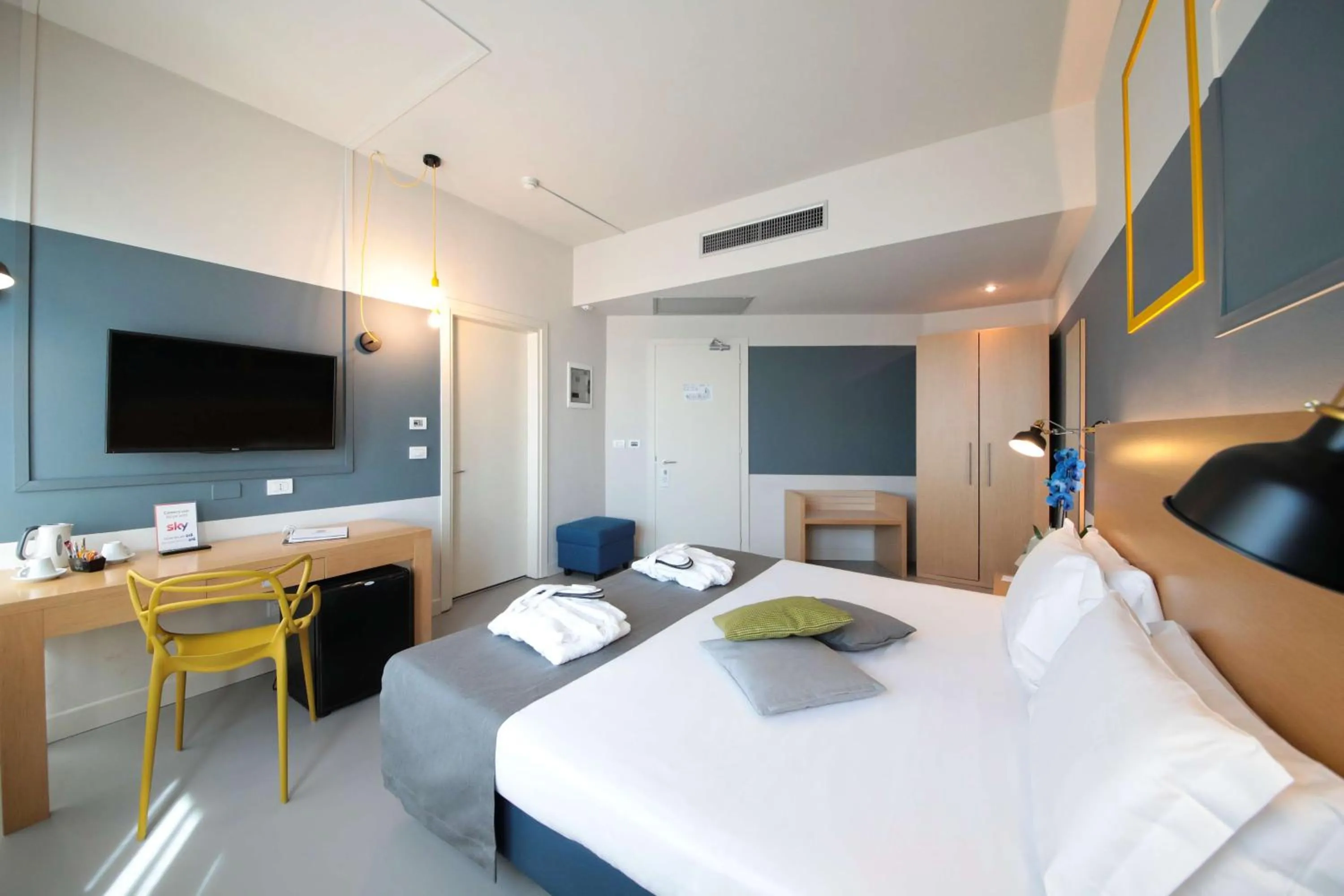 Photo of the whole room, Bed in Best Western Hotel Cristallo Mantova