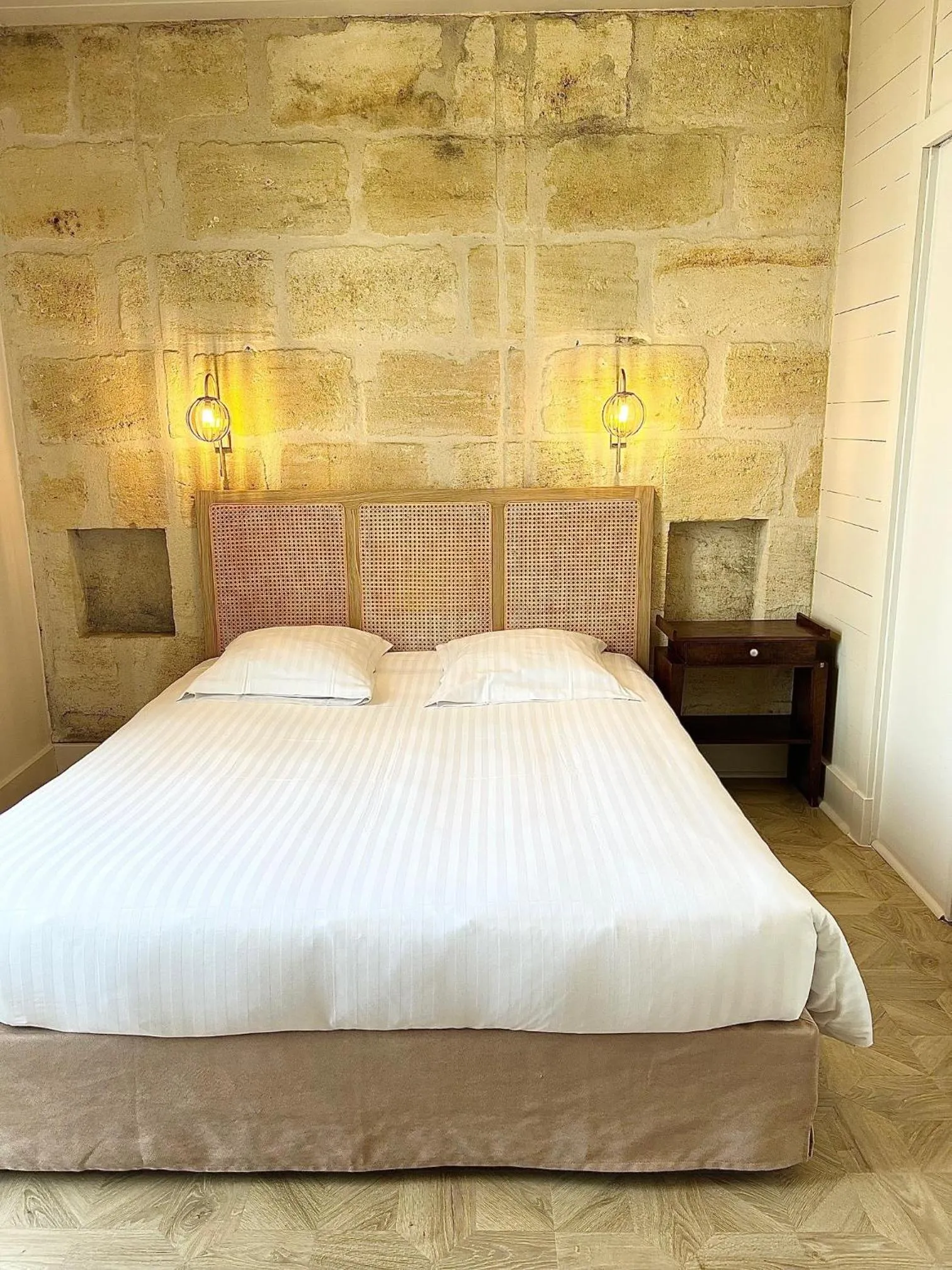 Bed in Hôtel La Tour Intendance