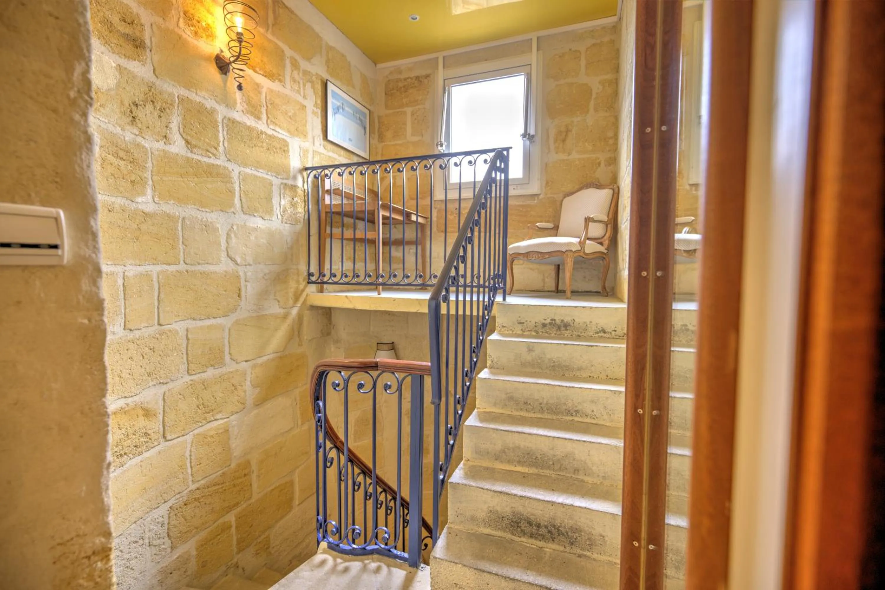 Property building in Hôtel La Tour Intendance