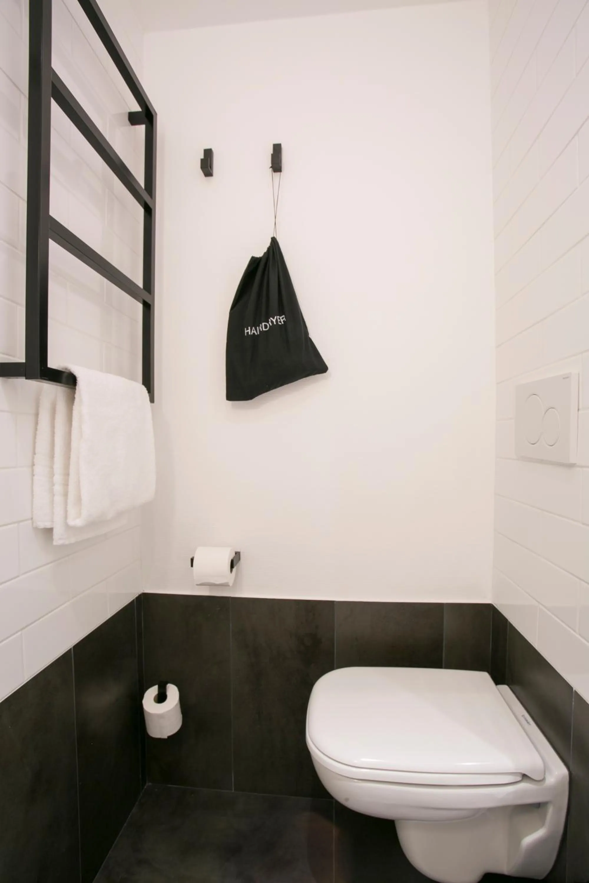 Bathroom in ibis Avignon Sud