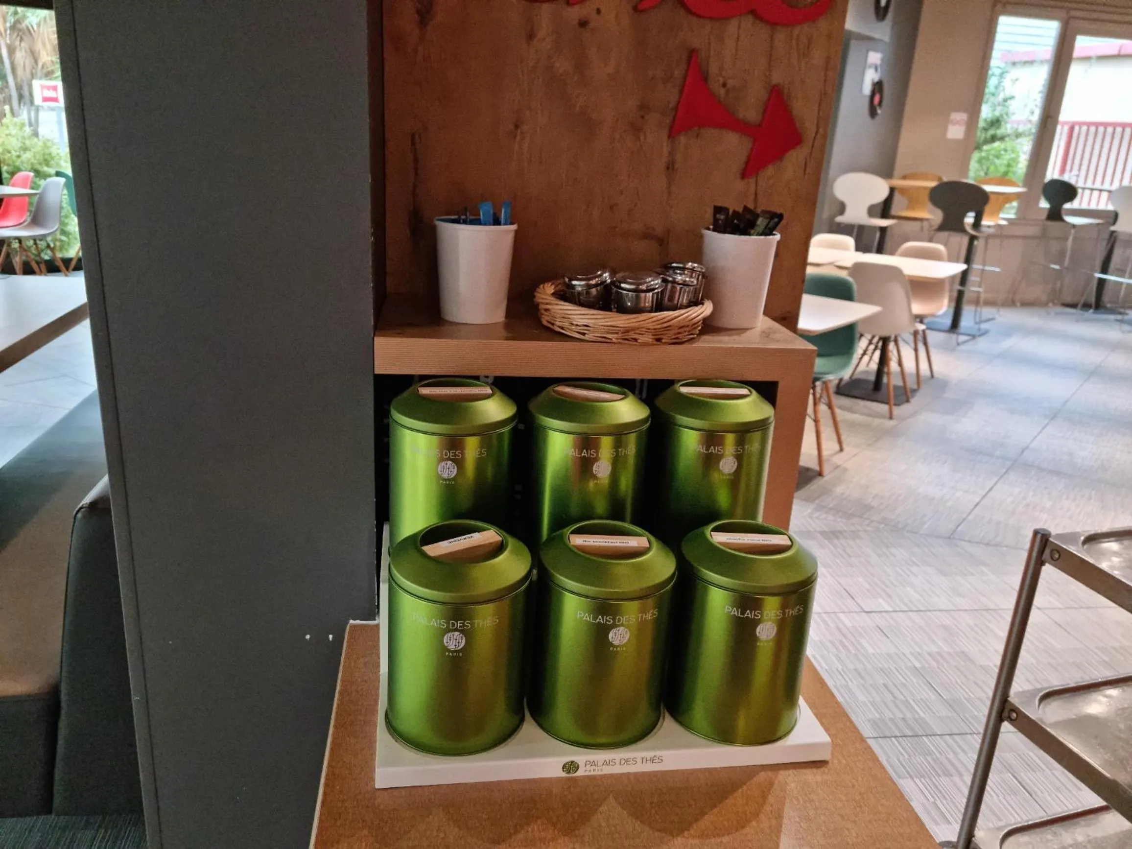 Restaurant/places to eat in ibis Avignon Sud