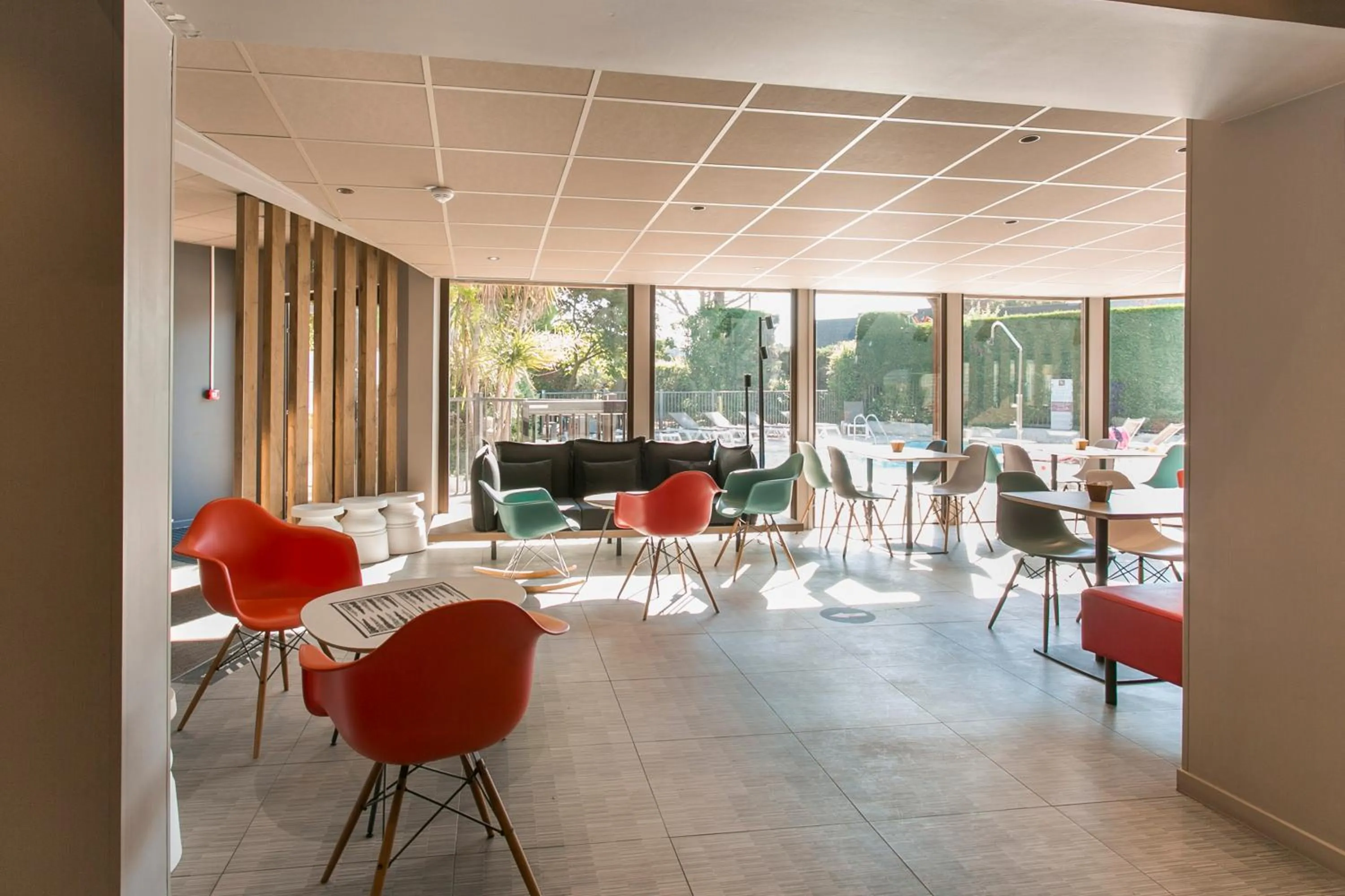 Lounge or bar in ibis Avignon Sud