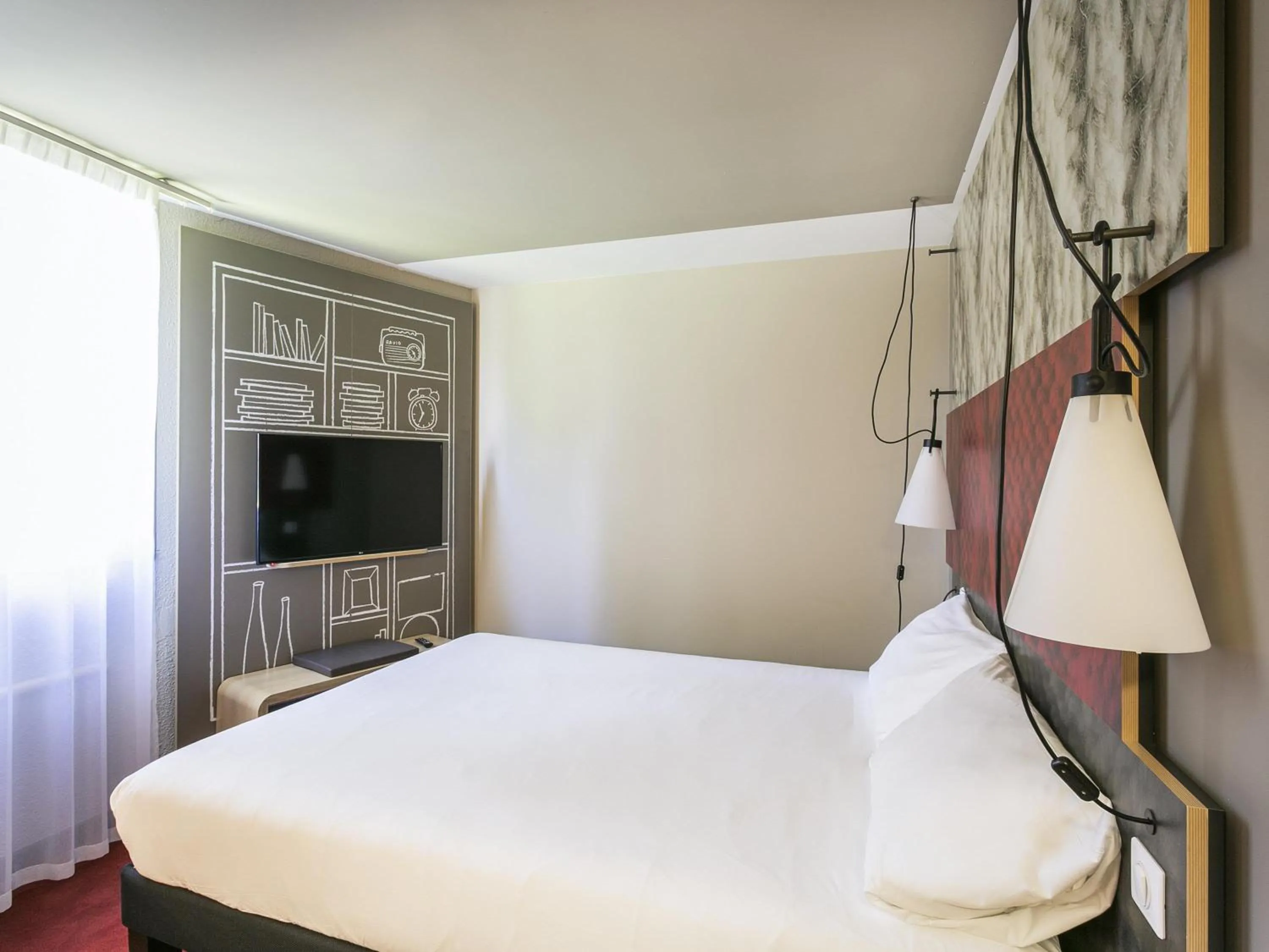 Bedroom, Bed in ibis Avignon Sud