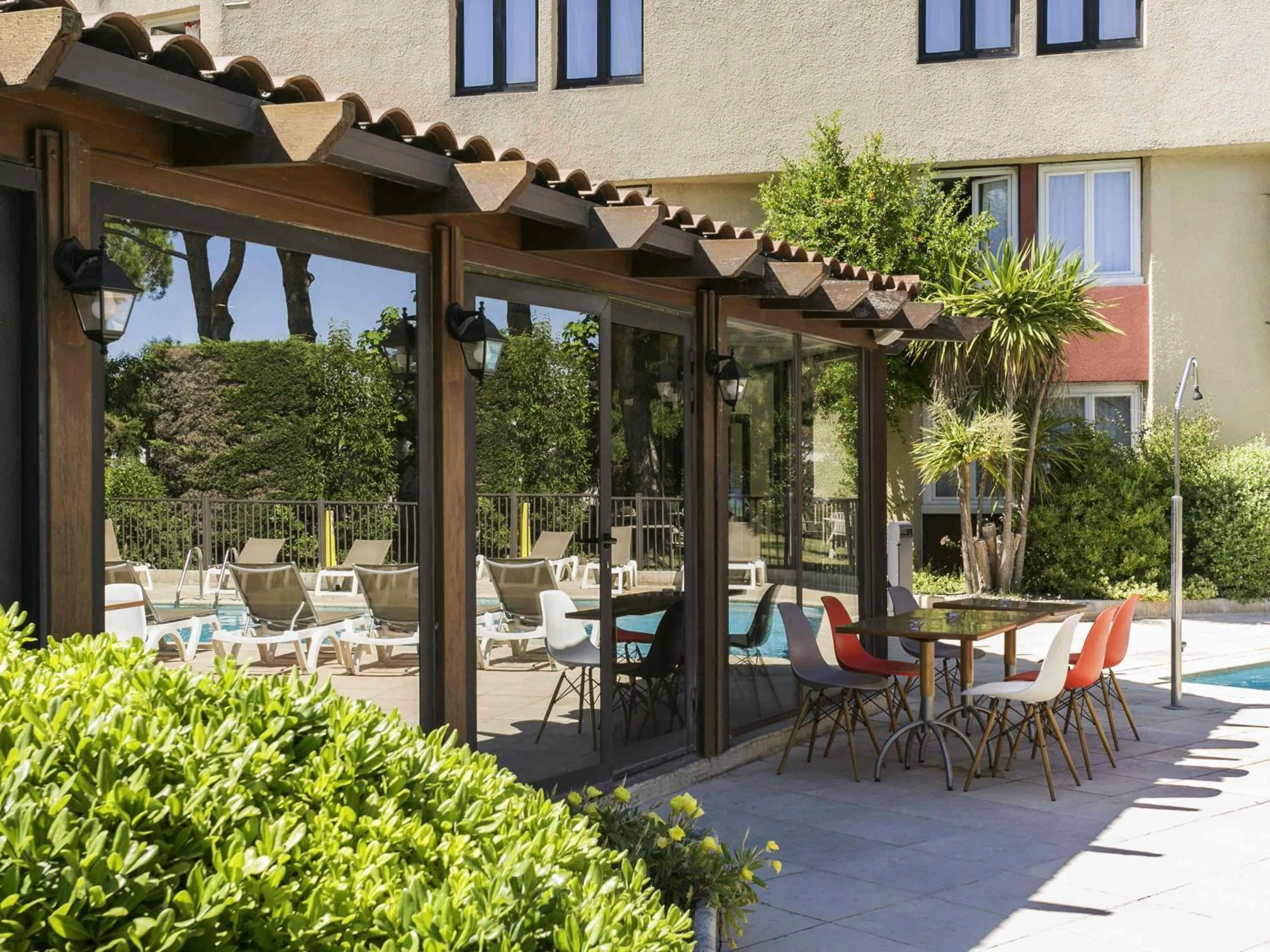 Restaurant/places to eat in ibis Avignon Sud
