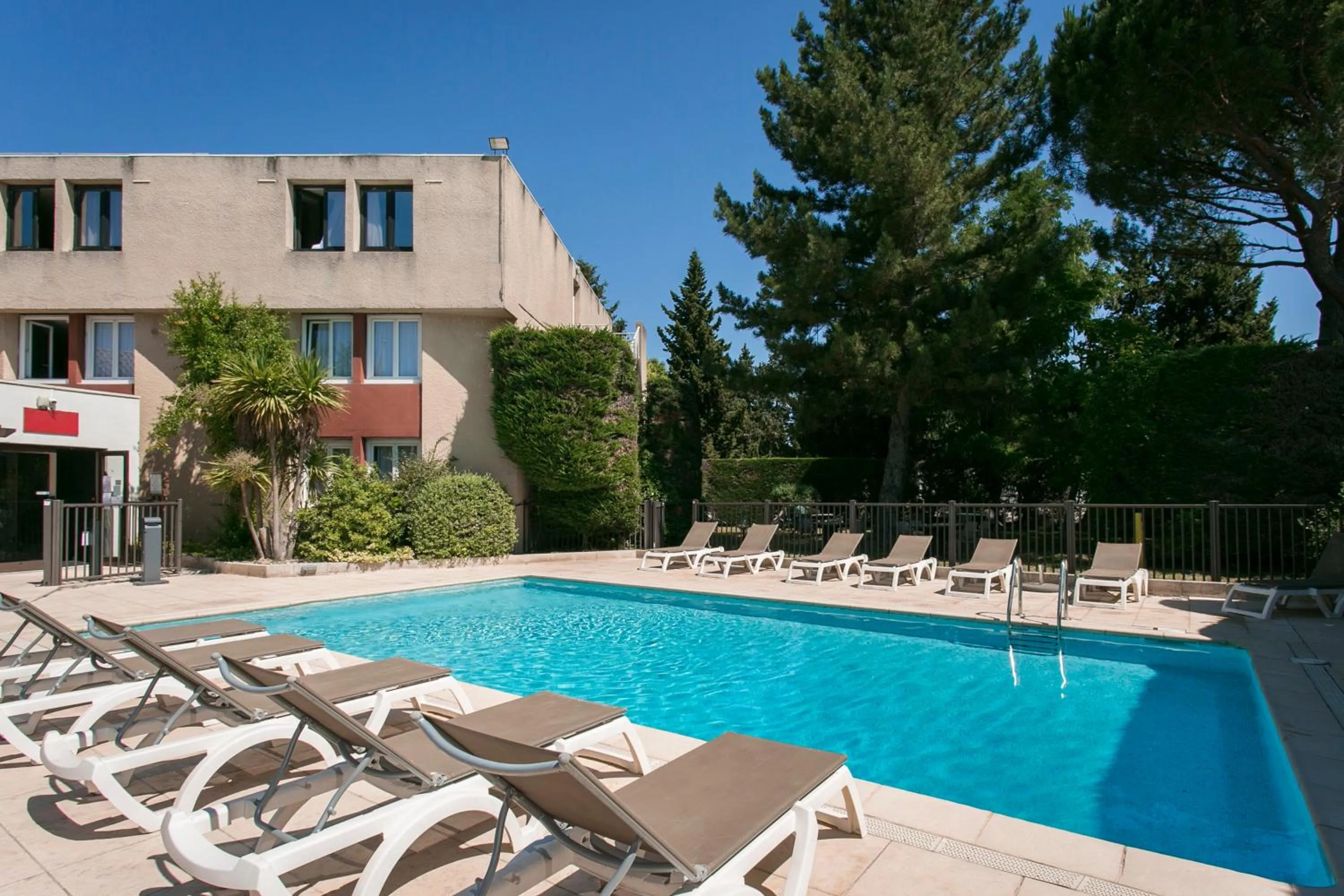 Swimming pool in ibis Avignon Sud
