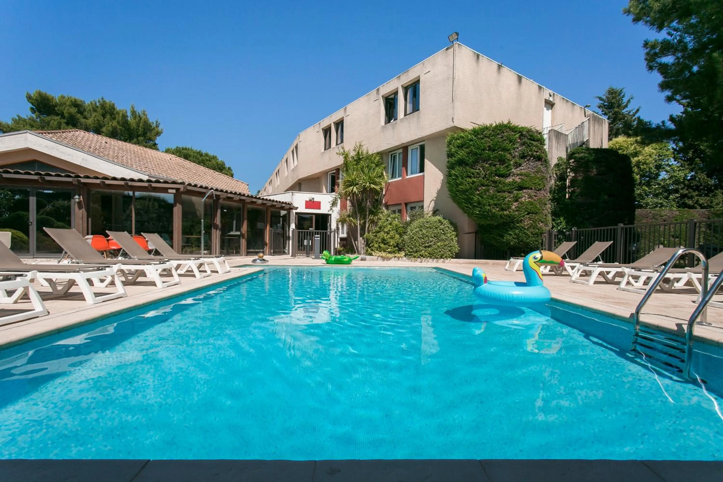 Swimming pool in ibis Avignon Sud