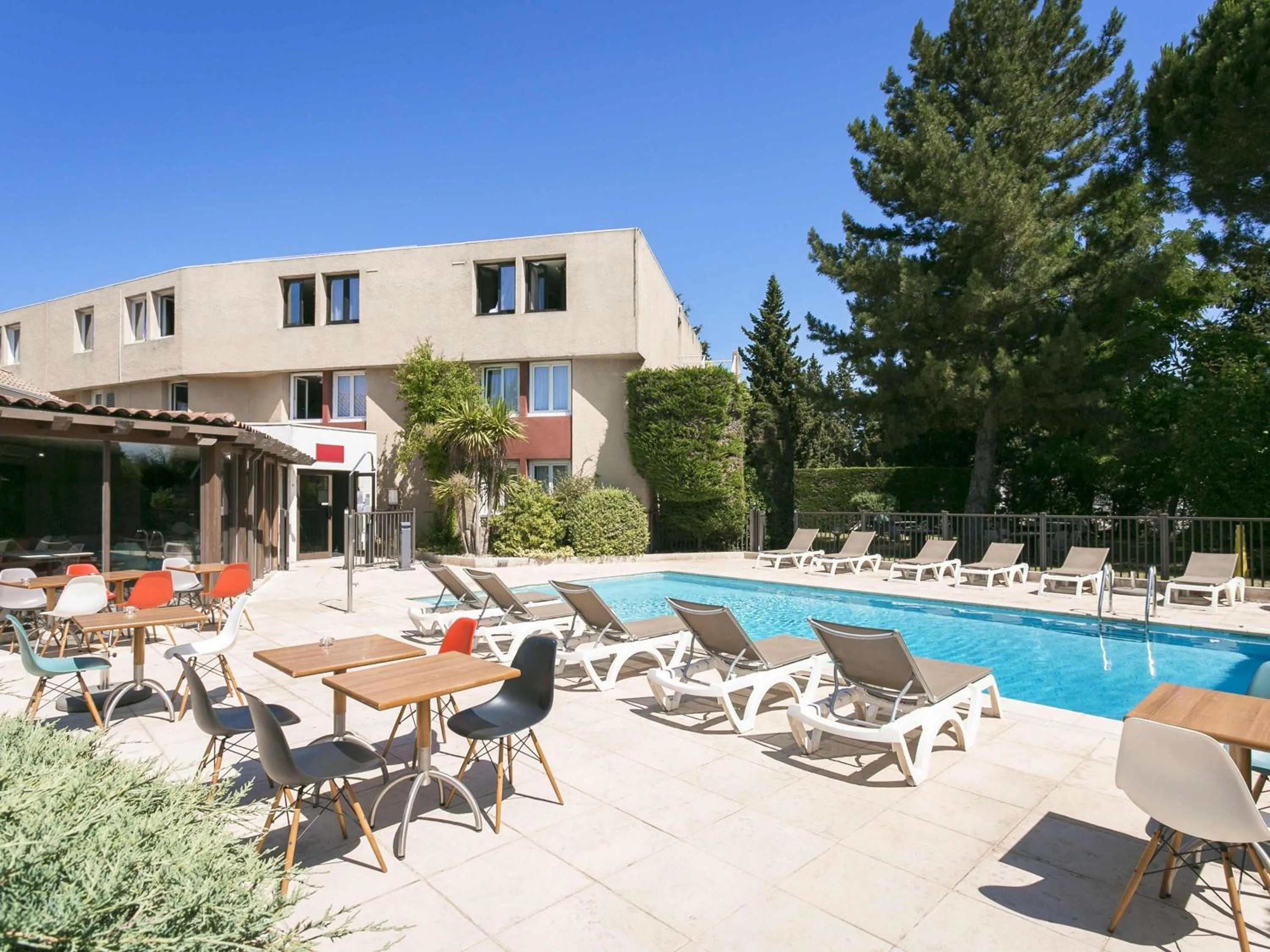 Property building in ibis Avignon Sud
