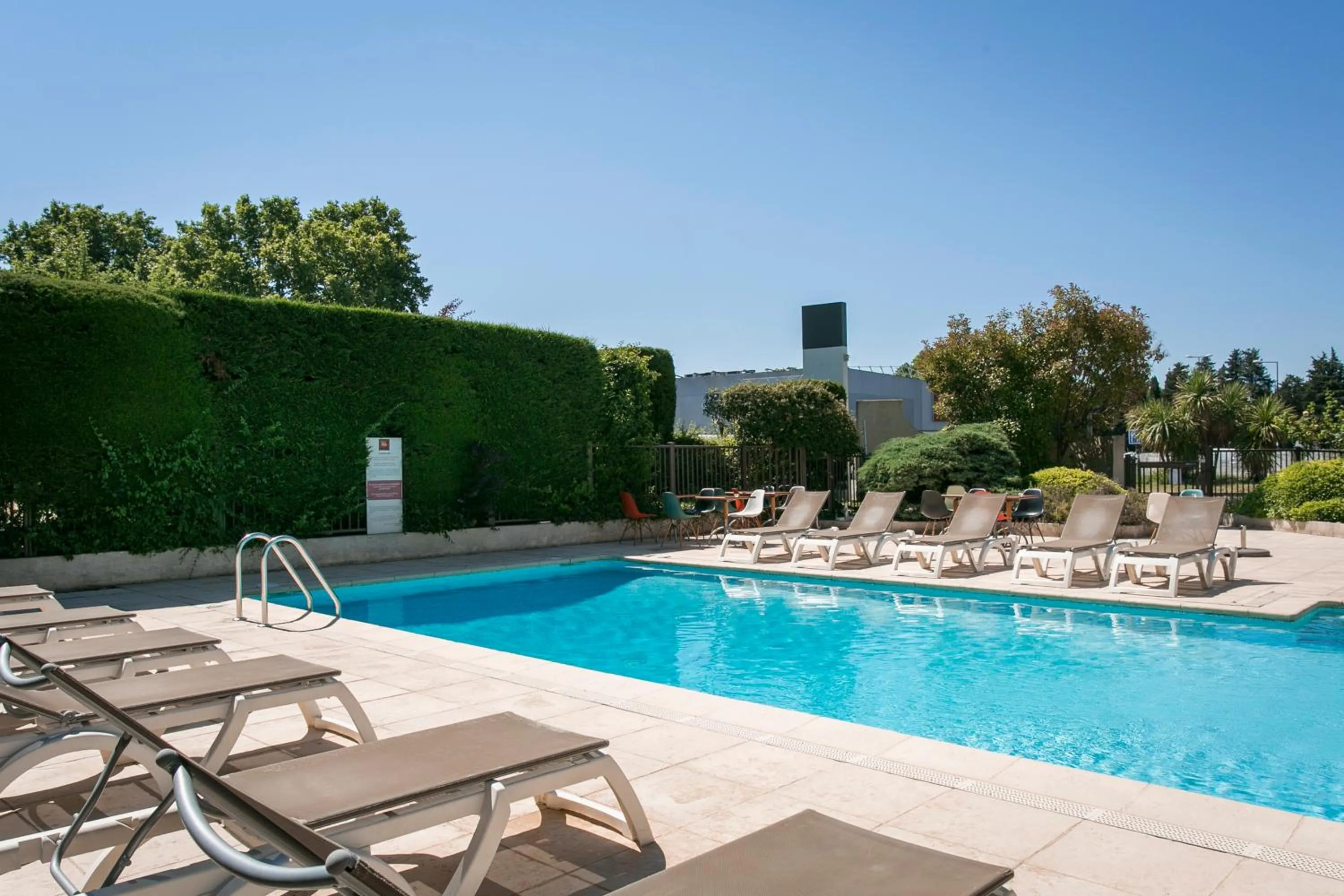 Swimming pool in ibis Avignon Sud