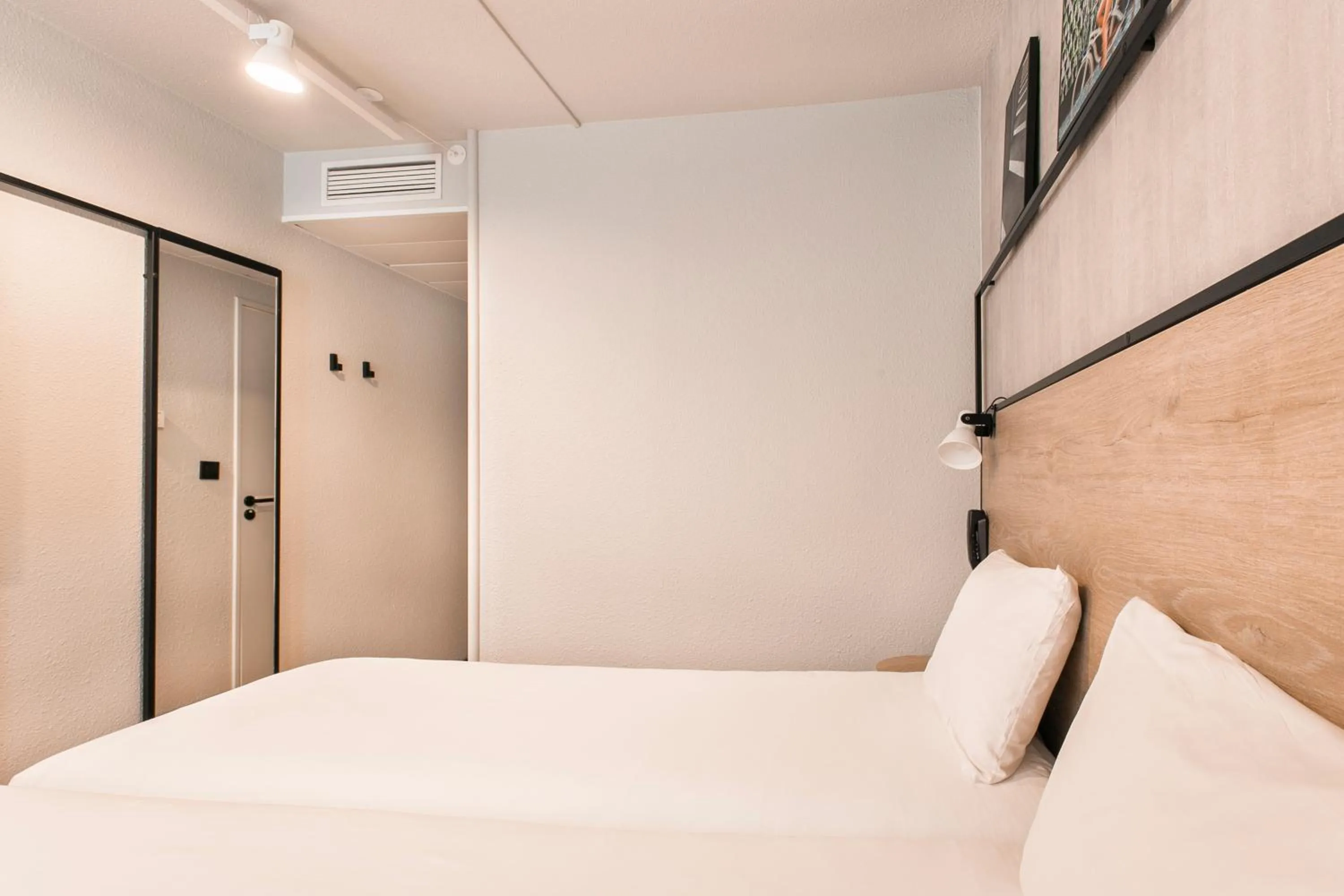 Bed in ibis Avignon Sud