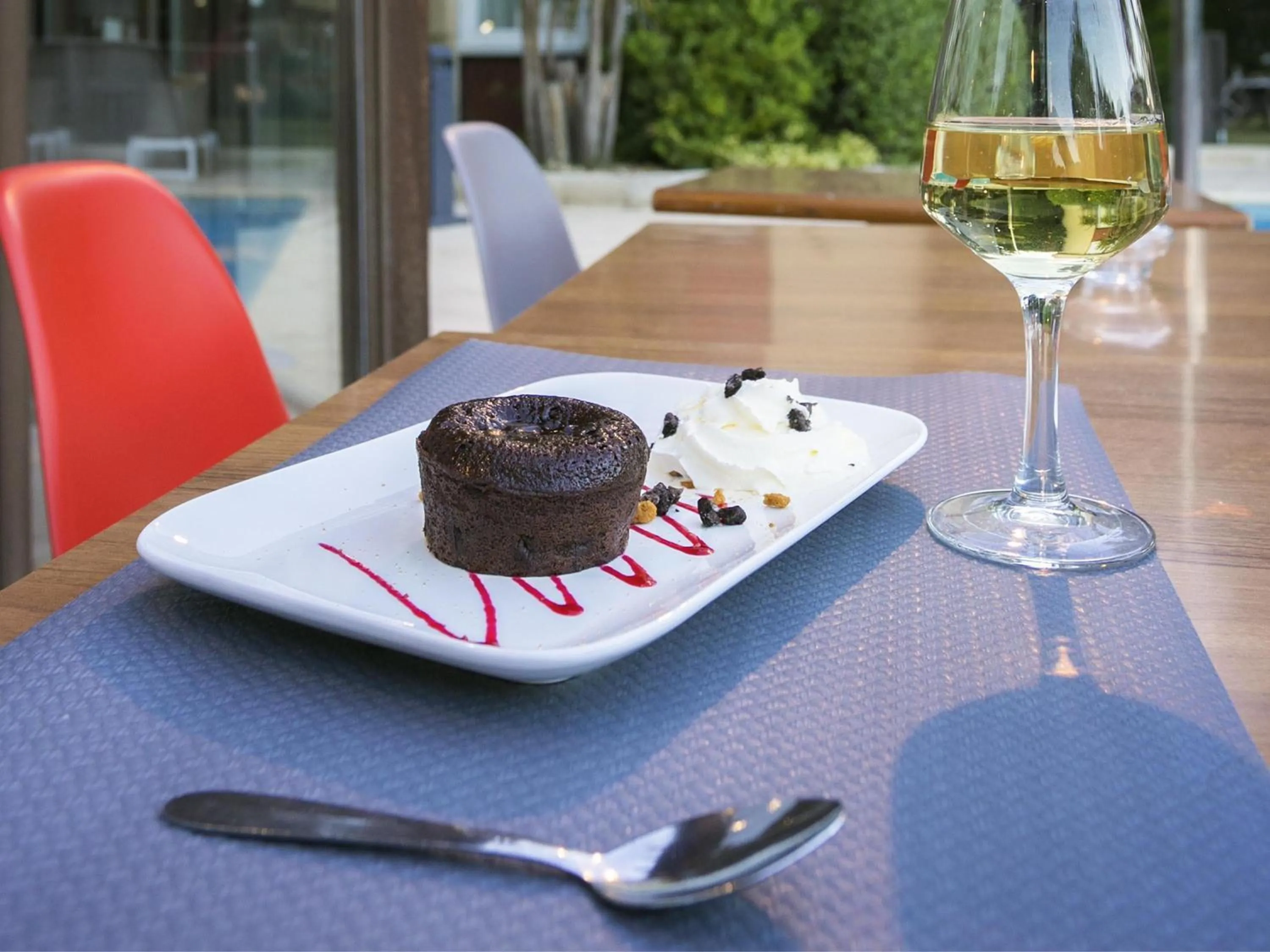 Restaurant/places to eat in ibis Avignon Sud