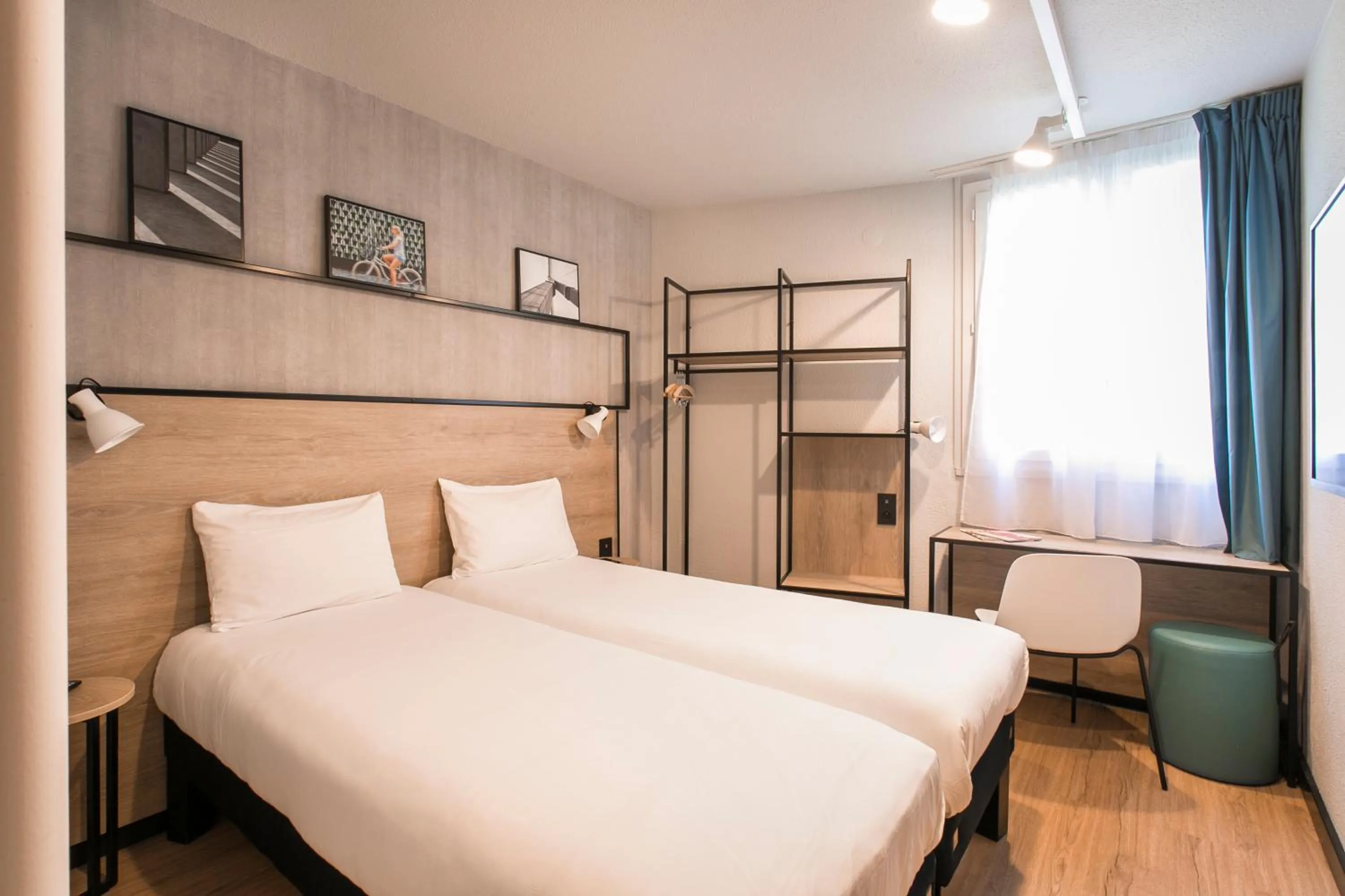 Photo of the whole room, Bed in ibis Avignon Sud