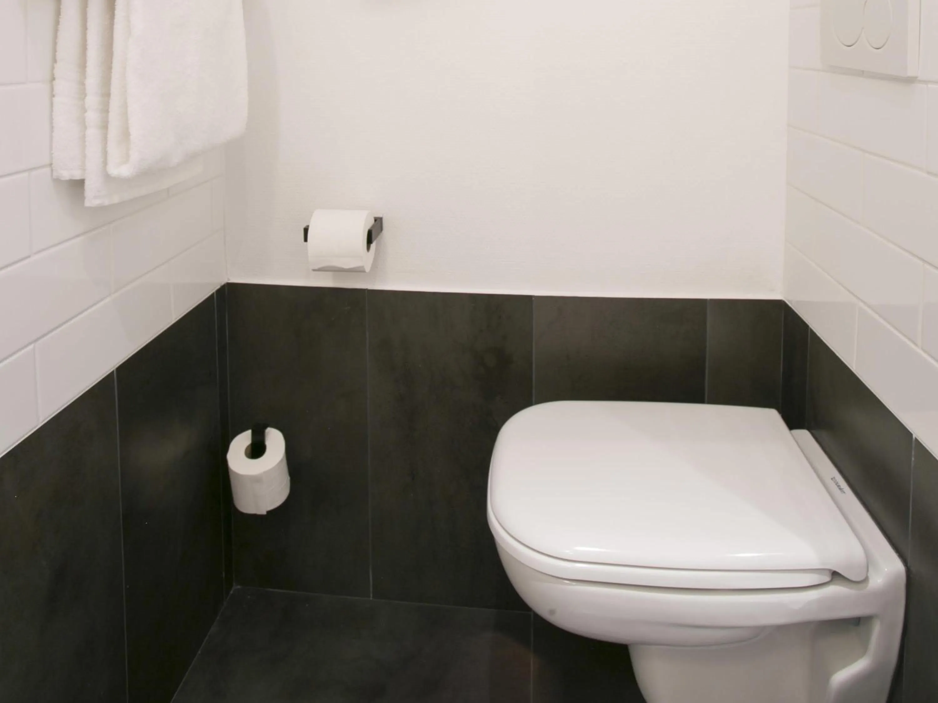 Bedroom in ibis Avignon Sud