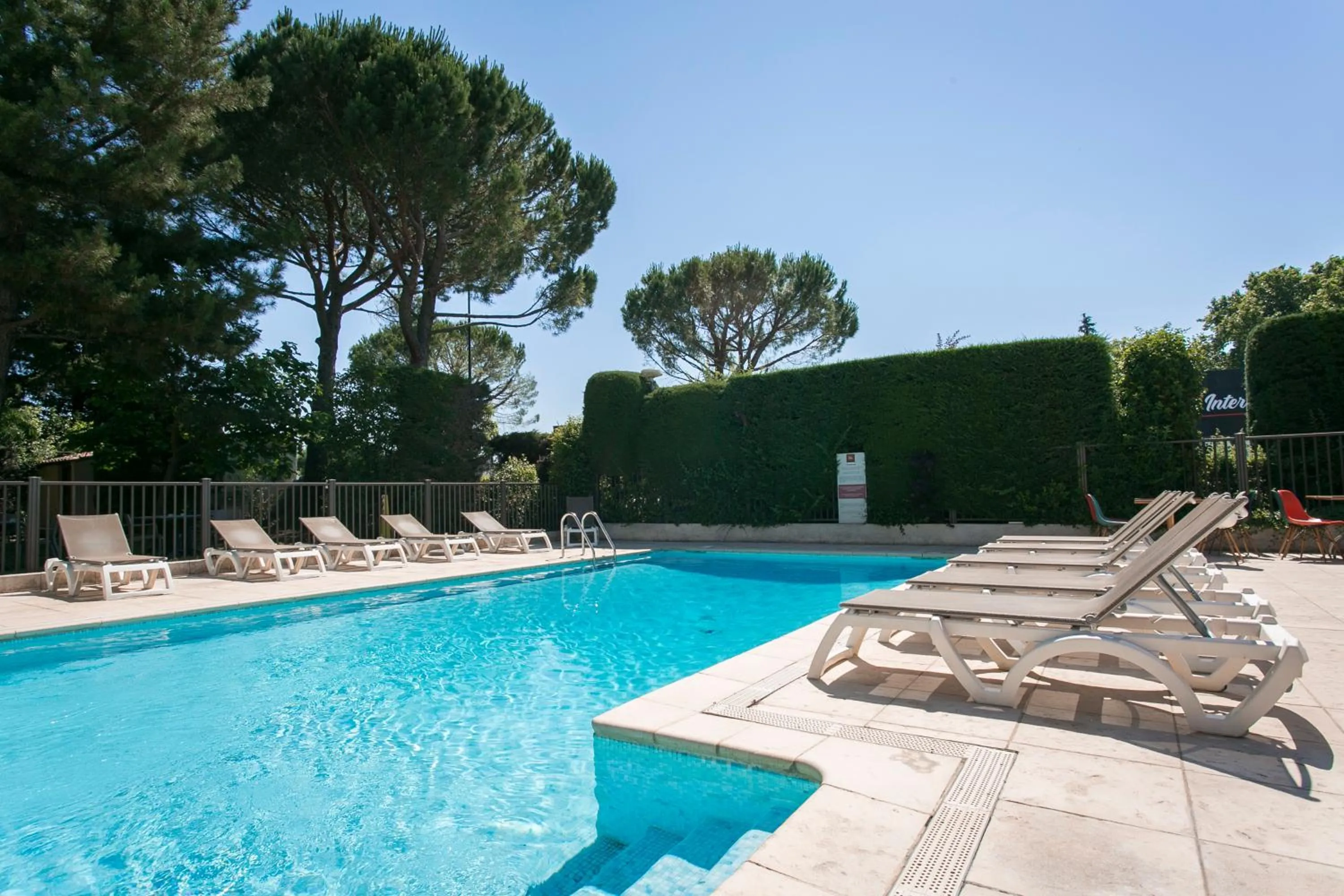 Swimming pool in ibis Avignon Sud
