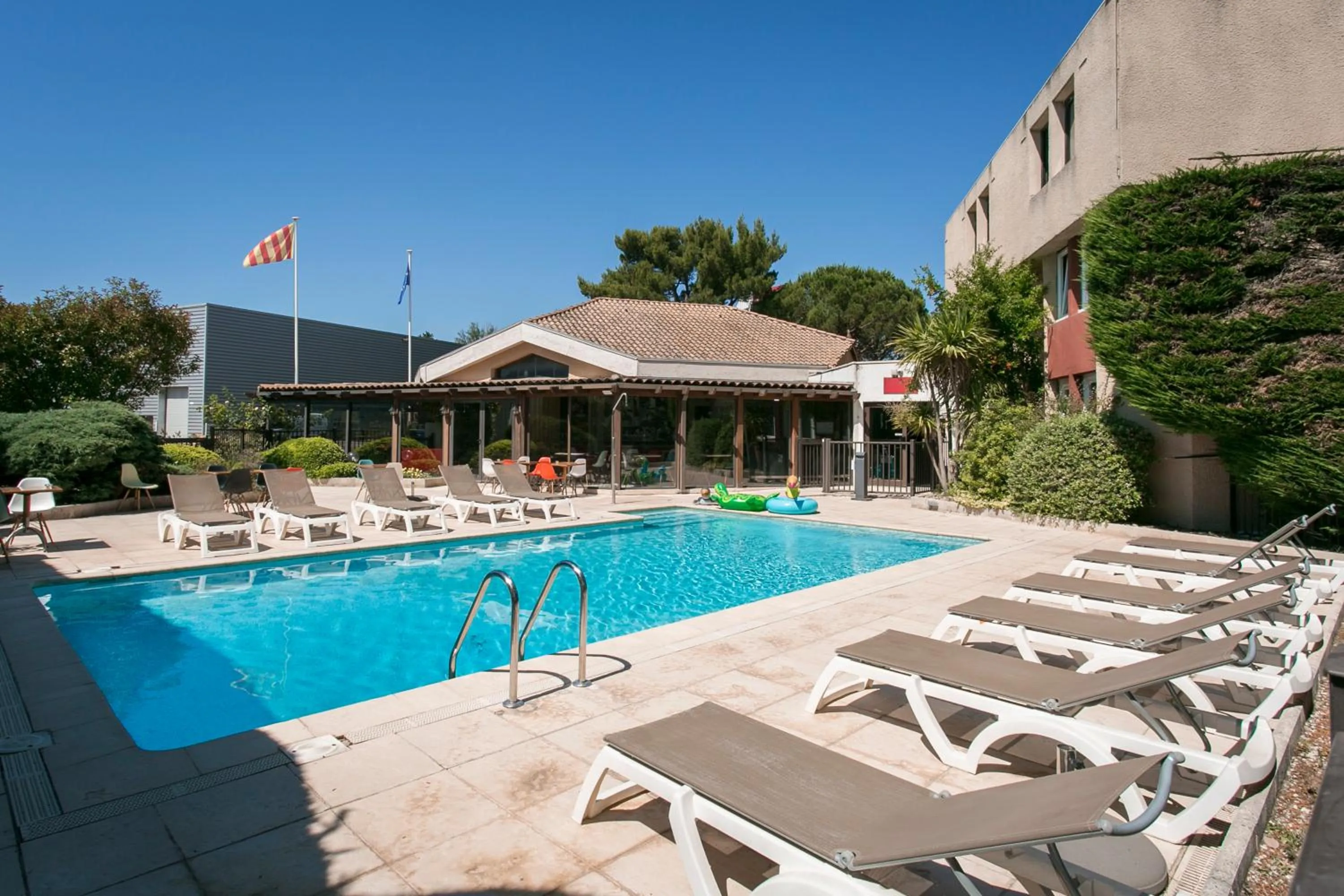 Swimming pool in ibis Avignon Sud