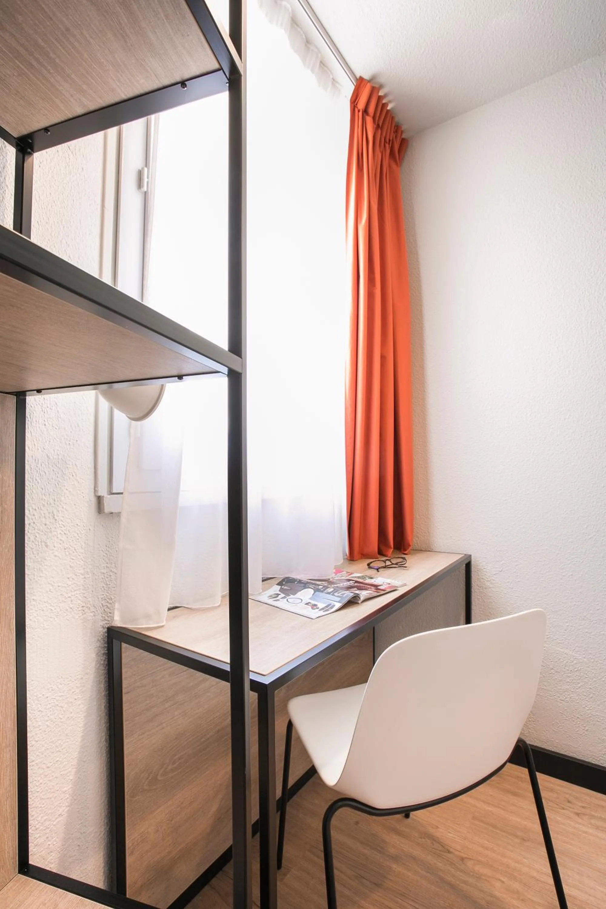 Bedroom in ibis Avignon Sud