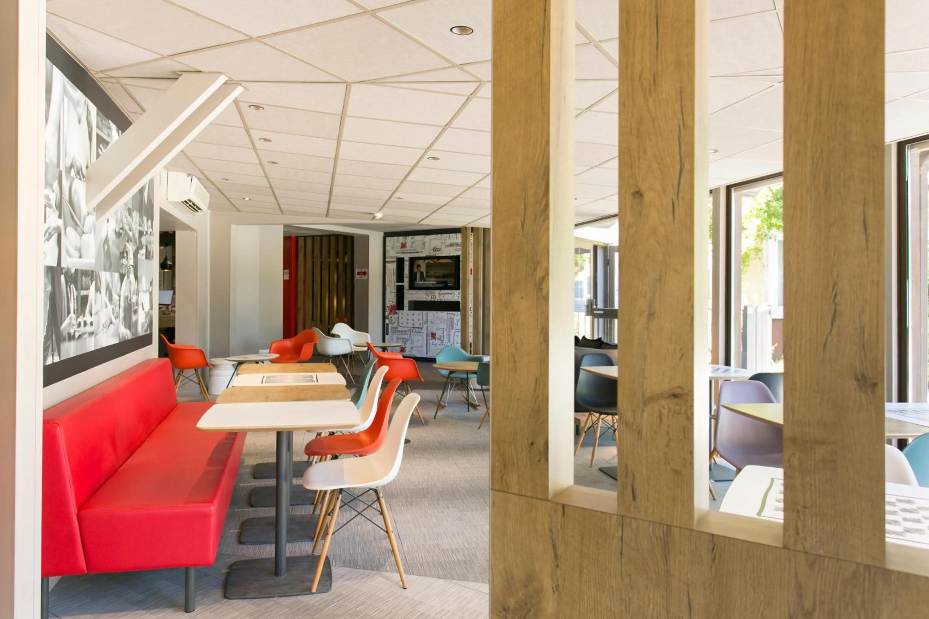 Restaurant/places to eat in ibis Avignon Sud