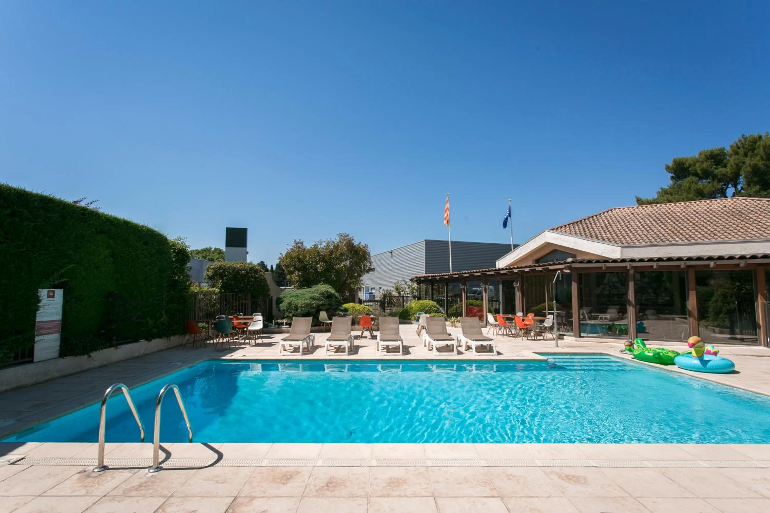 Swimming pool in ibis Avignon Sud