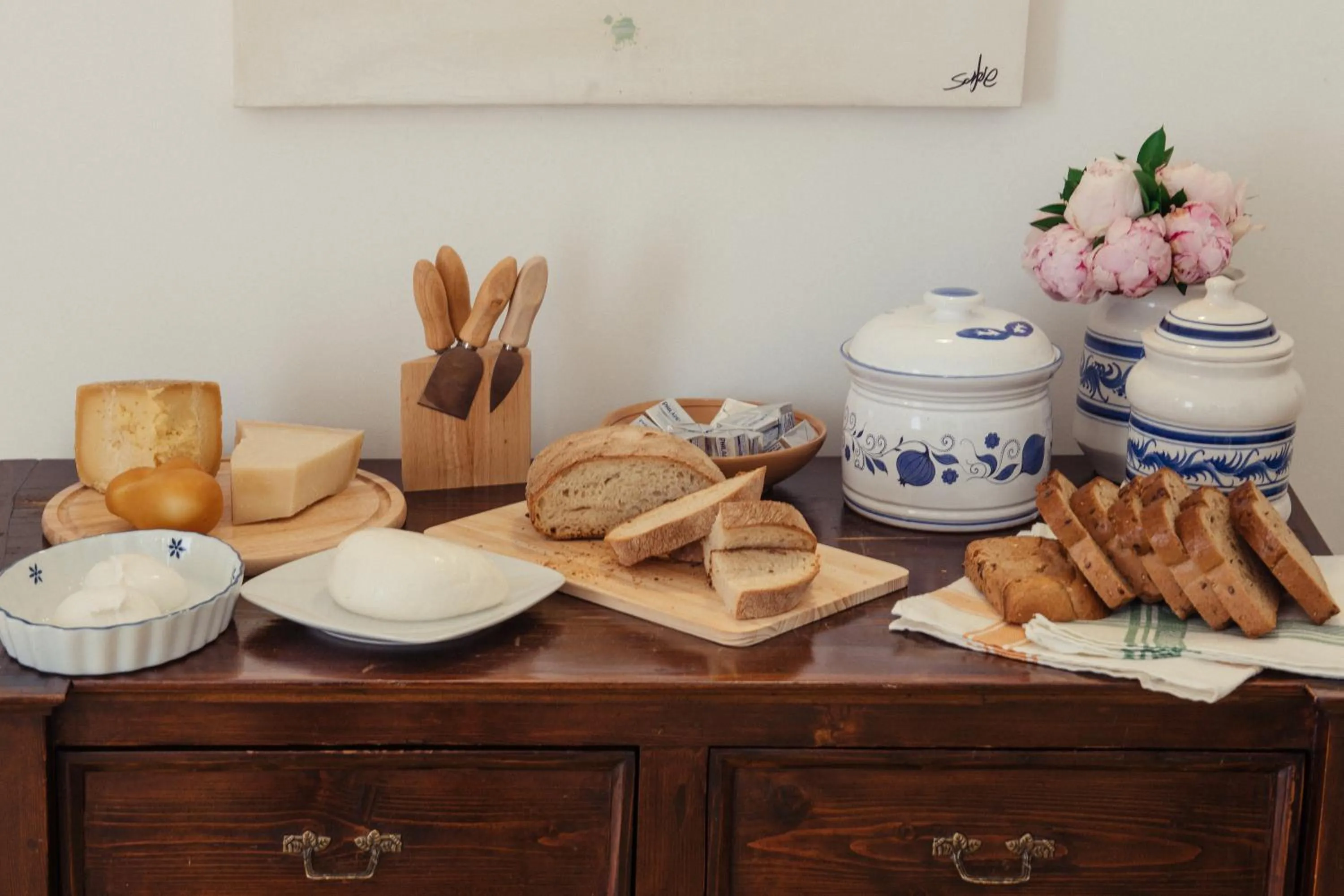 Buffet breakfast in Li Pappi Antico Casale