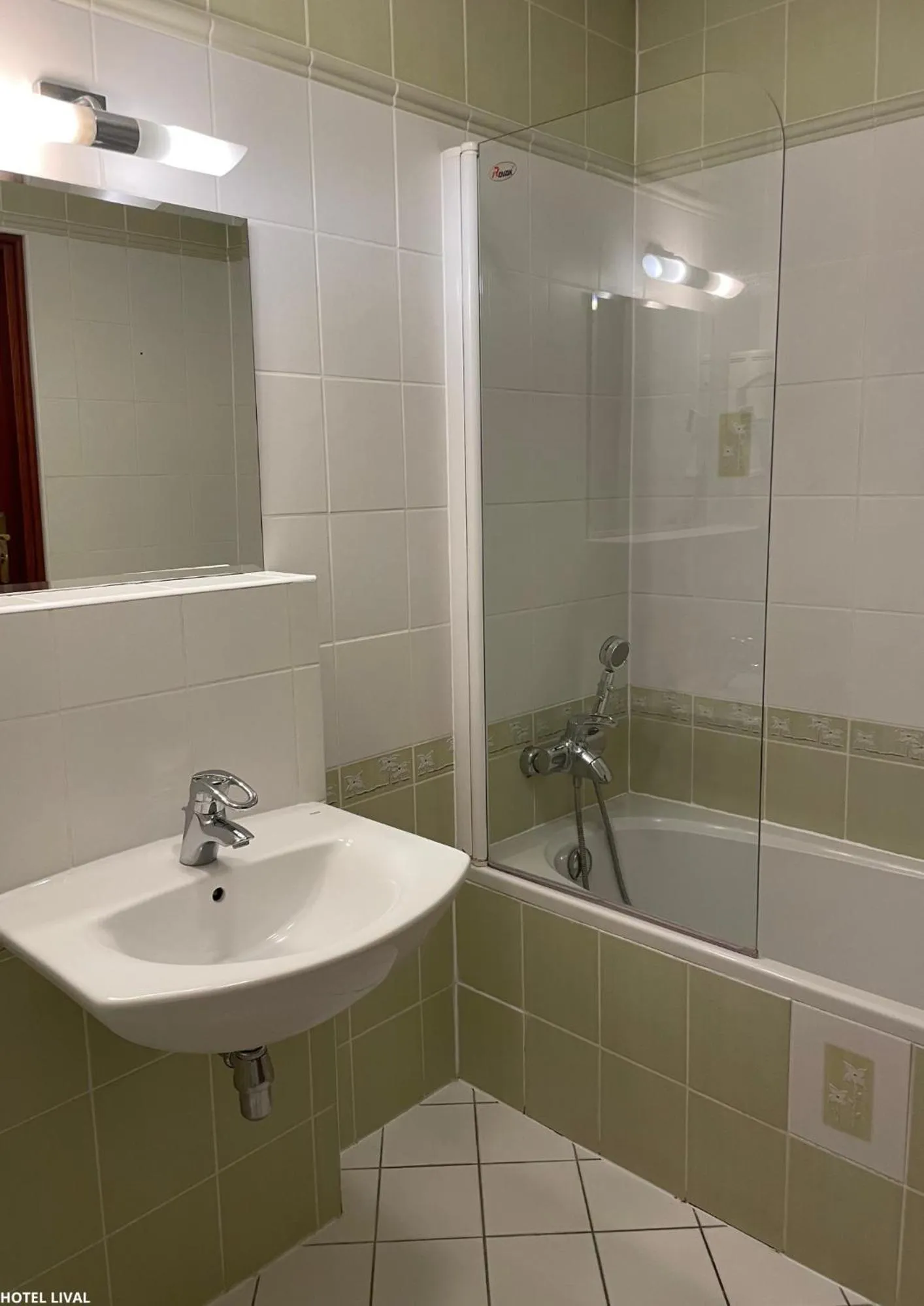 Shower in Hotel Lival