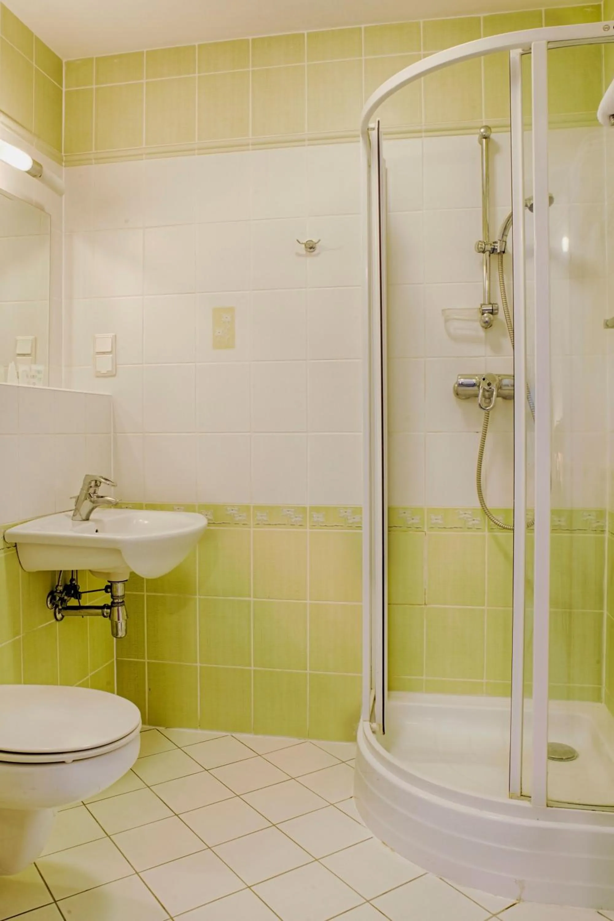 Shower in Hotel Lival