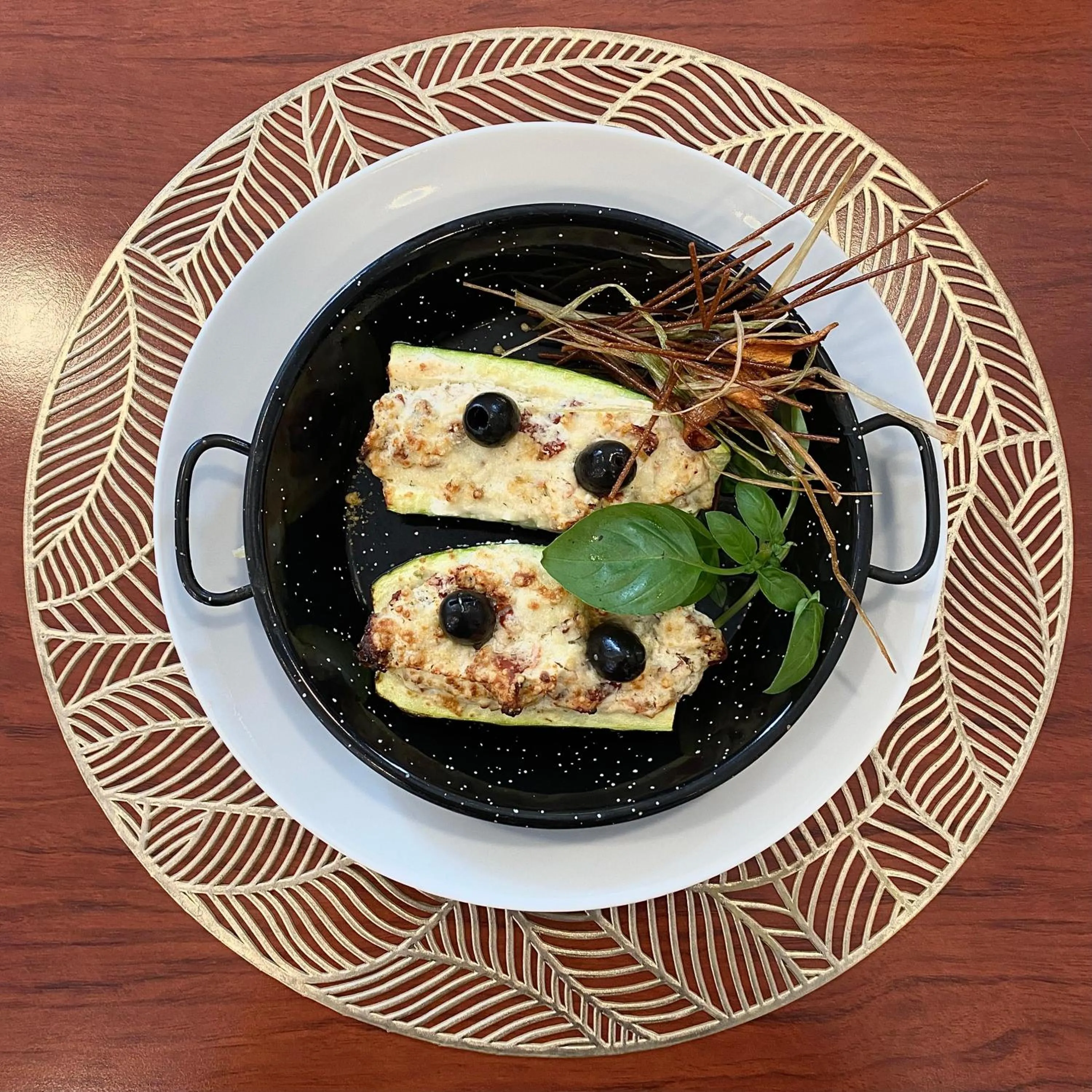 Restaurant/places to eat in Hotel Lival