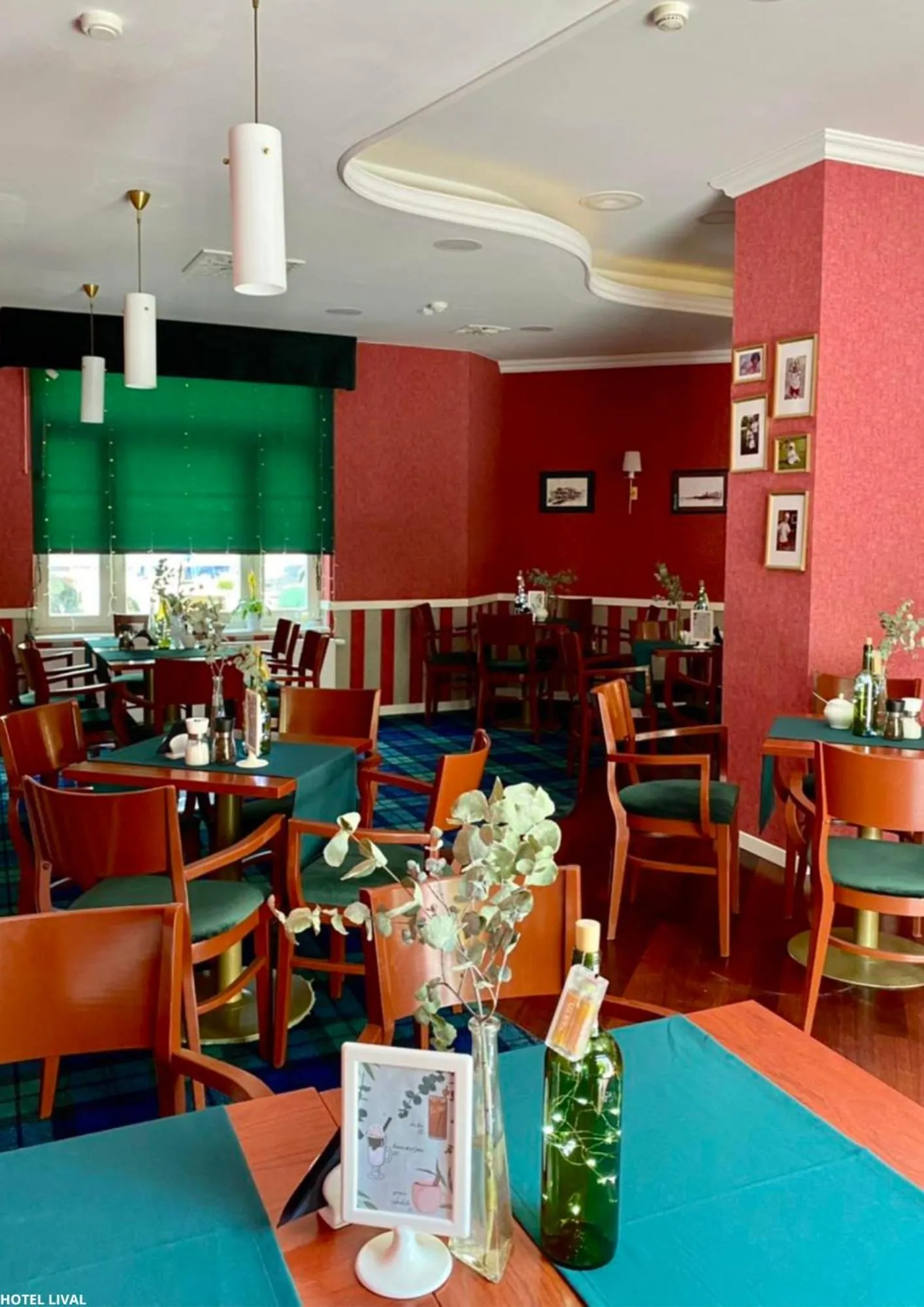 Restaurant/places to eat in Hotel Lival