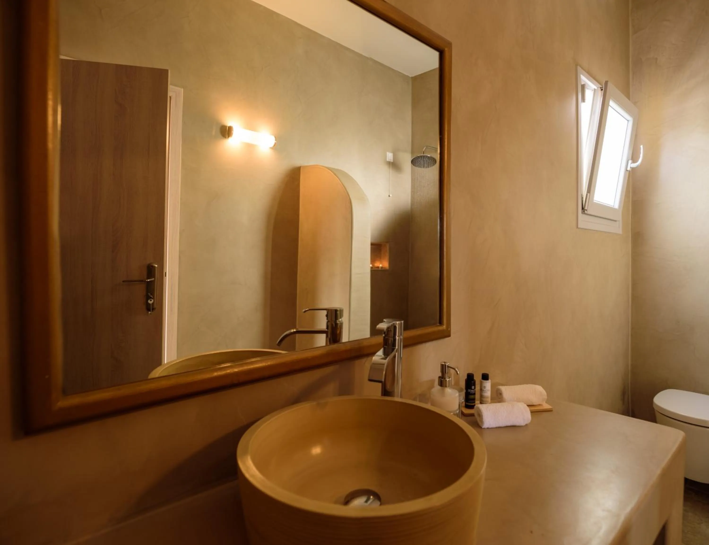 Bathroom in Aliter Suites
