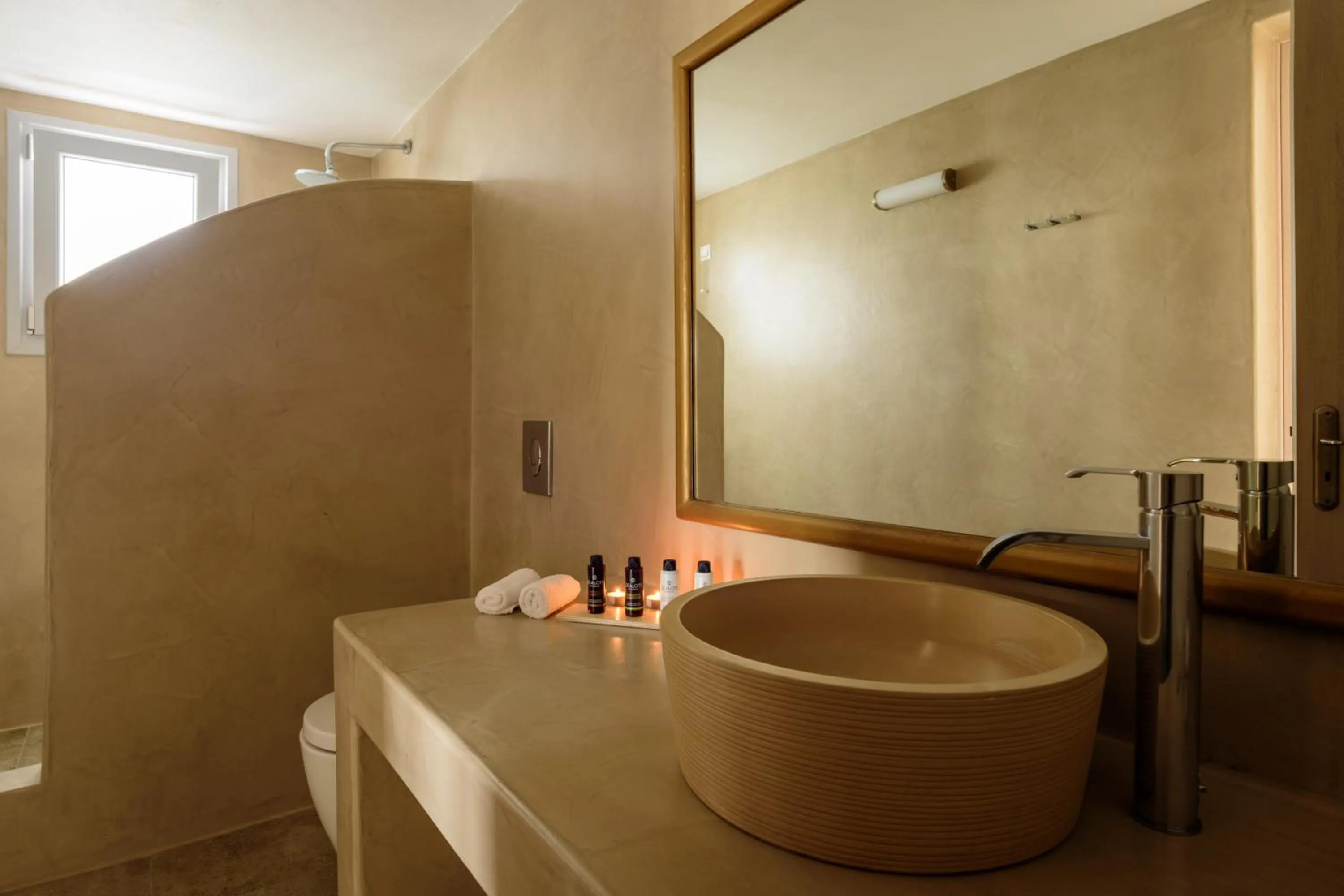 Bathroom in Aliter Suites