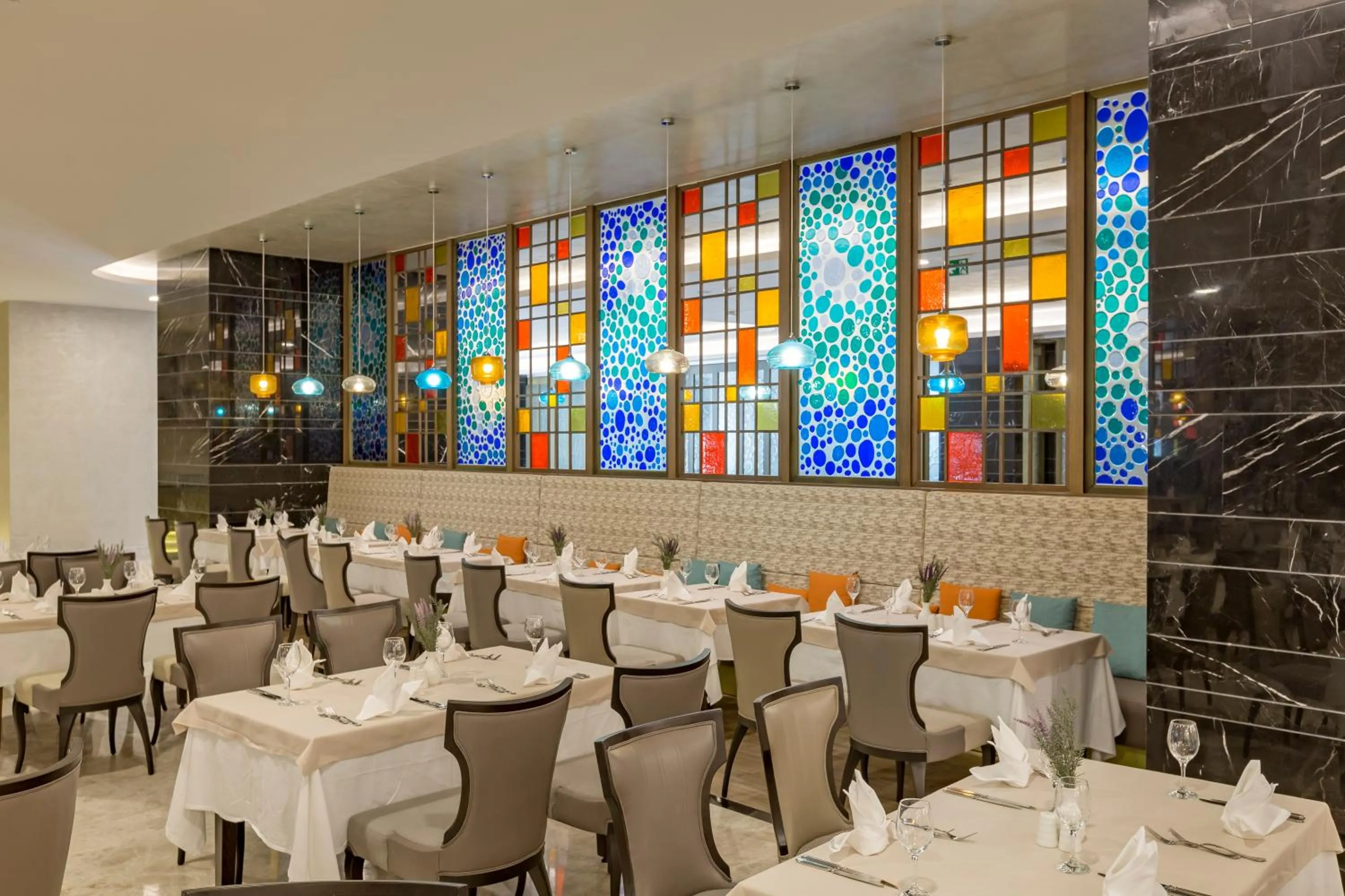 Restaurant/places to eat in Royal Seginus