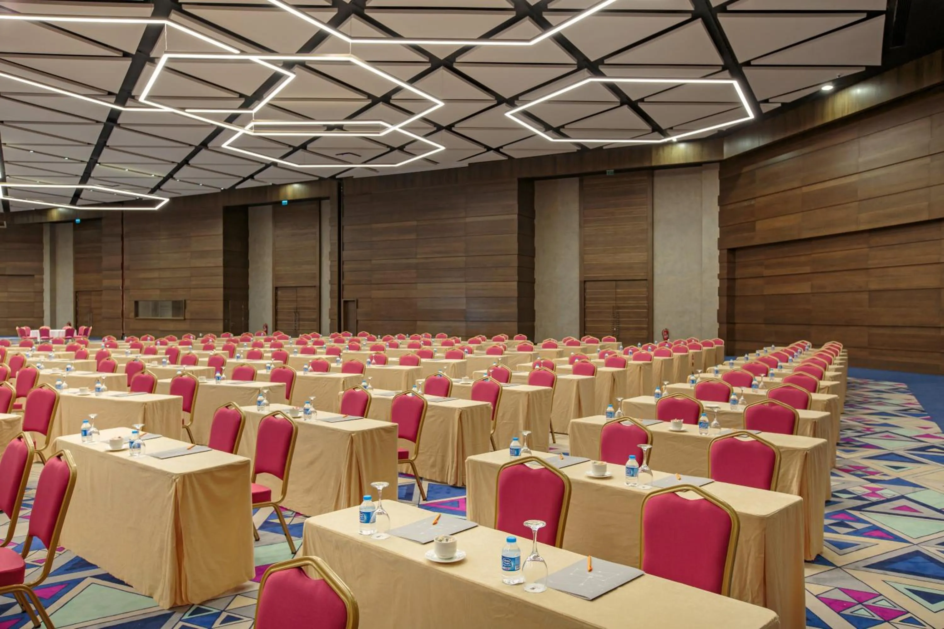 Meeting/conference room in Royal Seginus