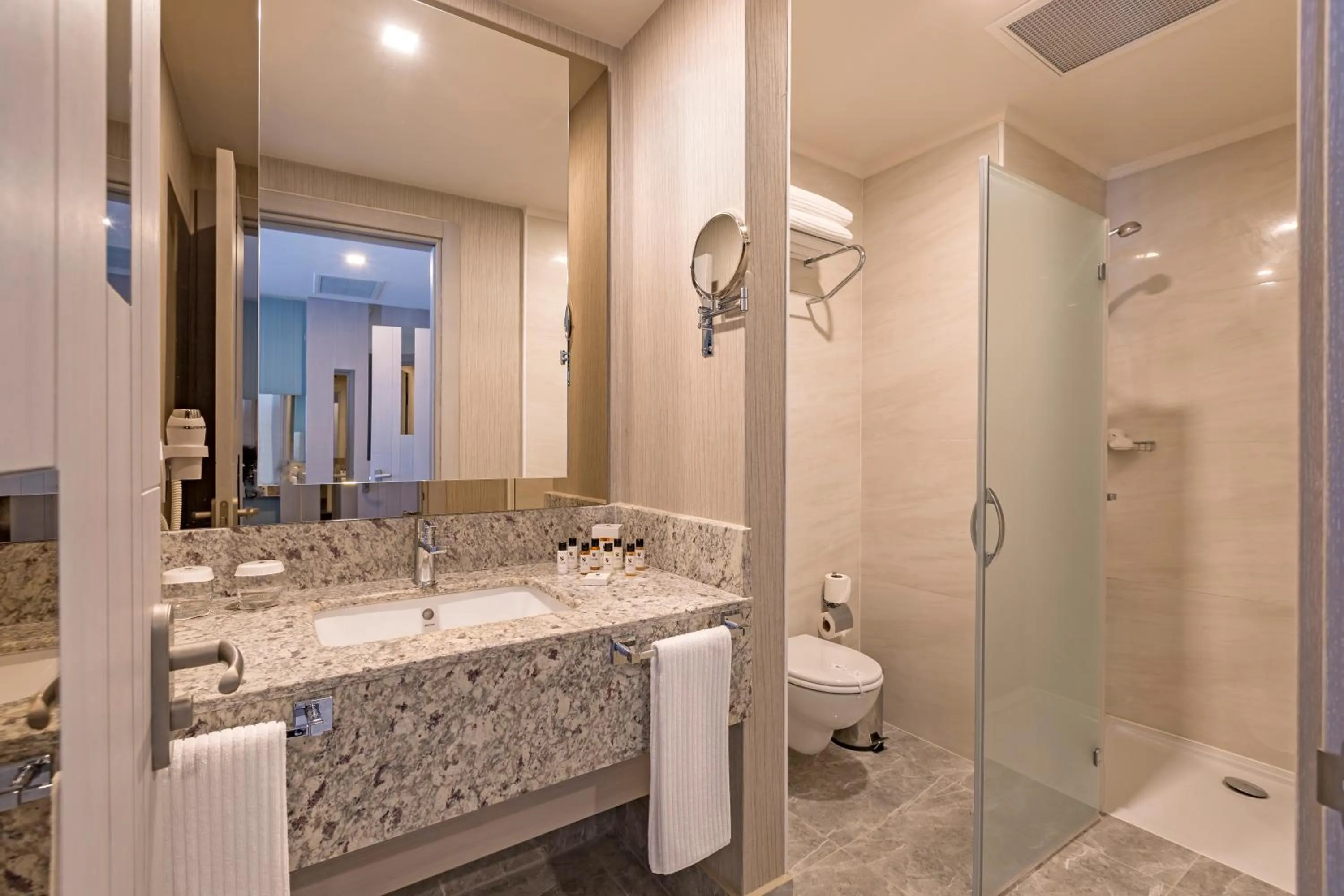 Bathroom in Royal Seginus